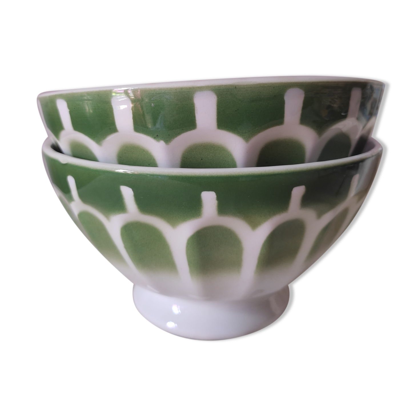 2 old standing bowls