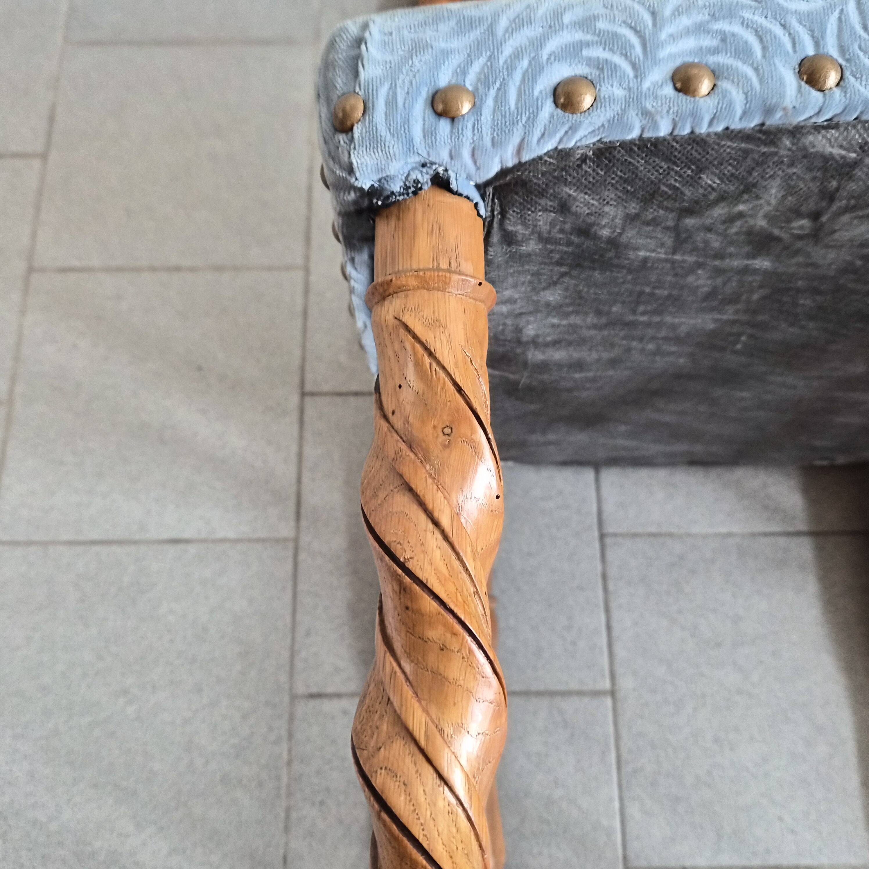 Chaise vintage en bois sculpté