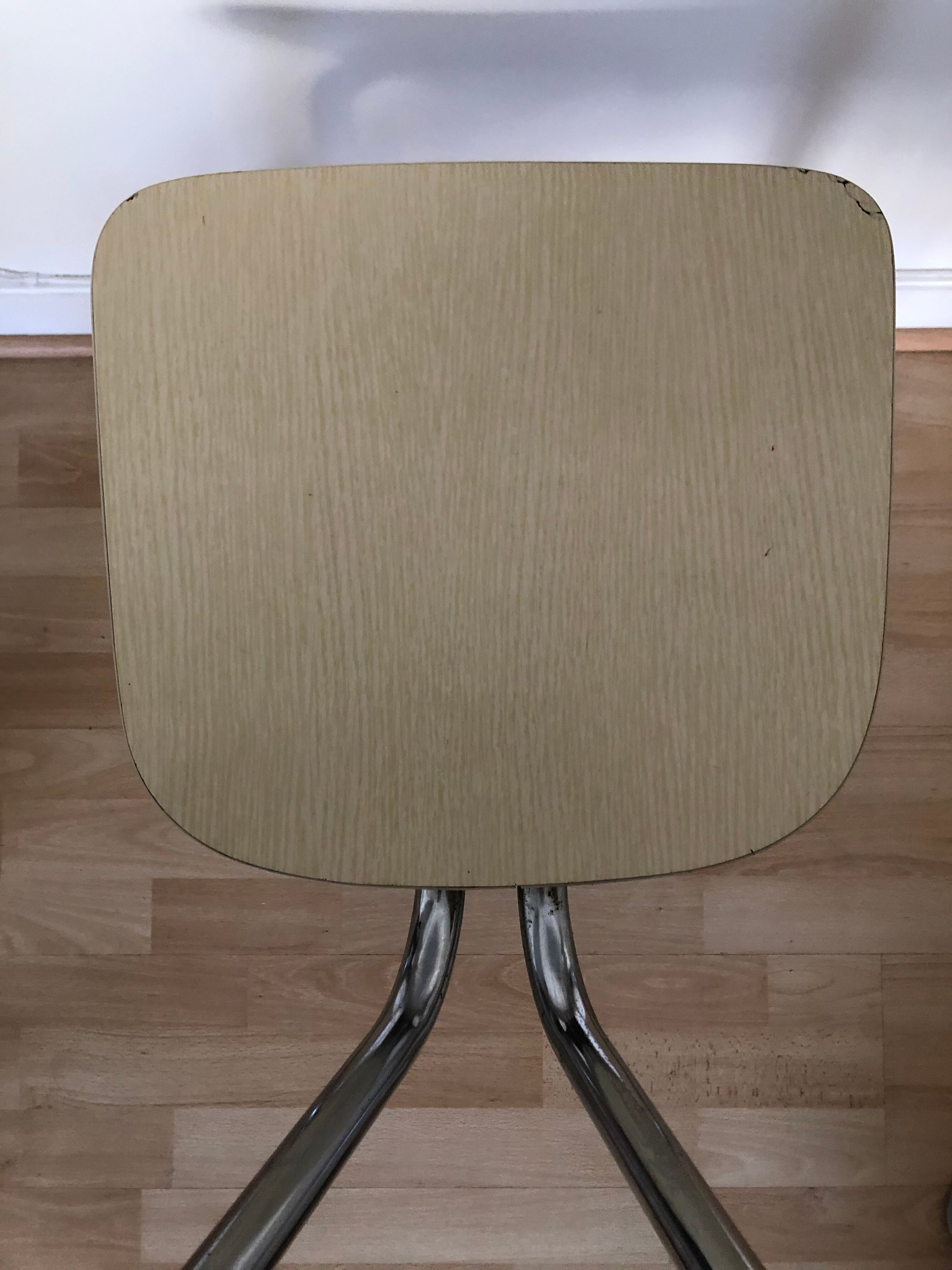 Chaise formica jaune pale