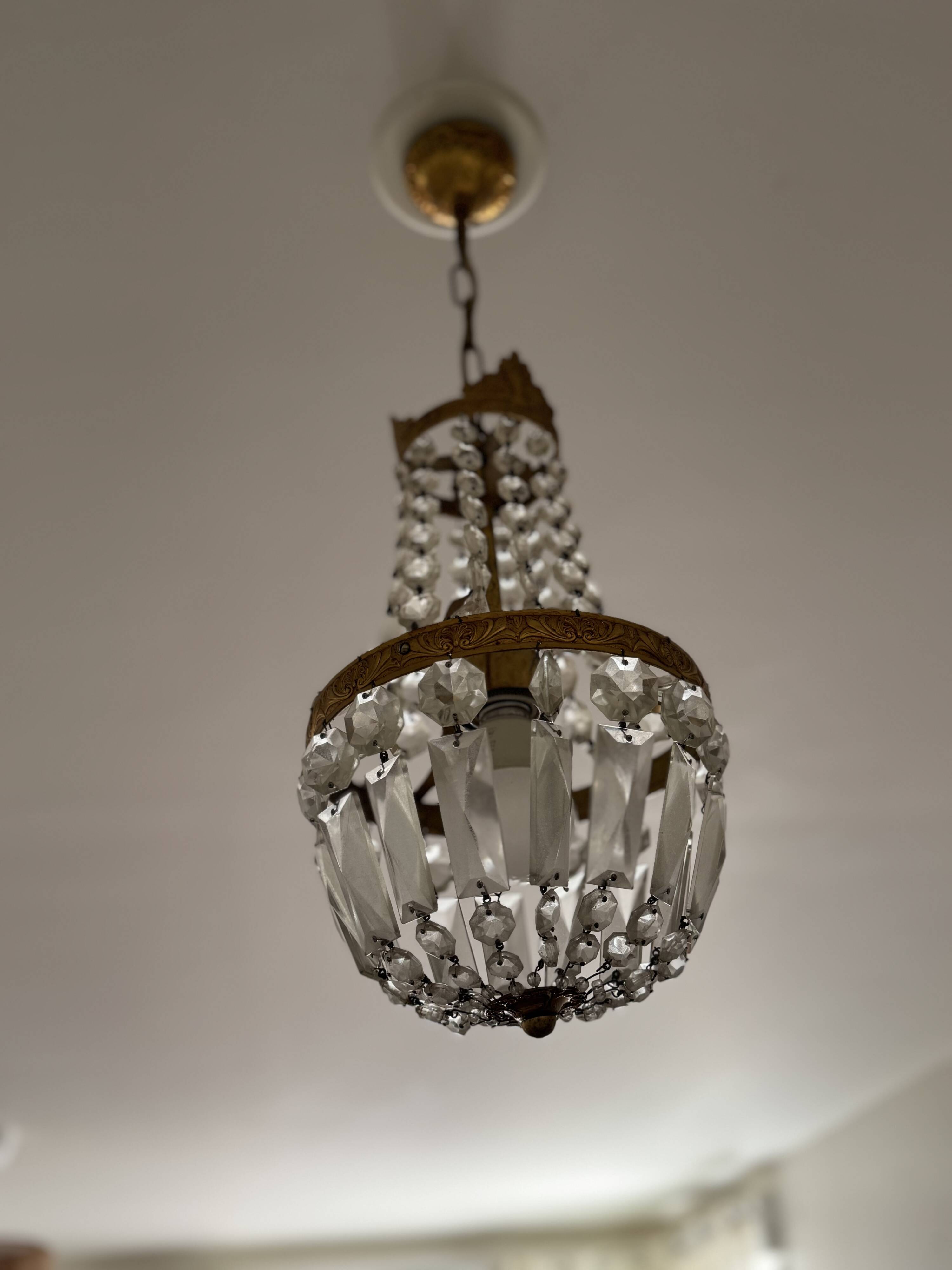 Lustre corbeille ancien en laiton et pampilles – Art déco années 1930