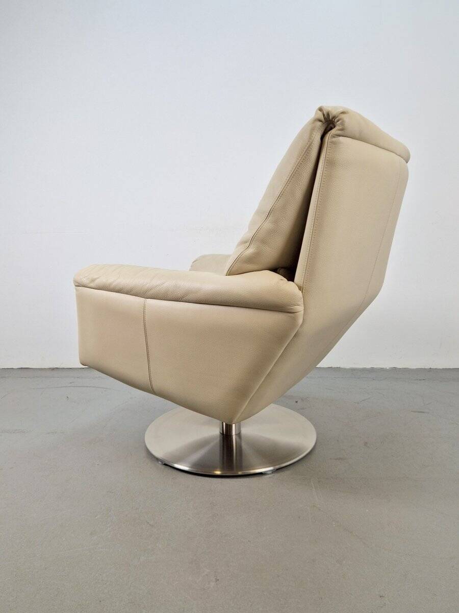 Fauteuil Cece pivotant en cuir de Leolux