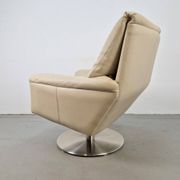 Fauteuil Cece pivotant en cuir de Leolux