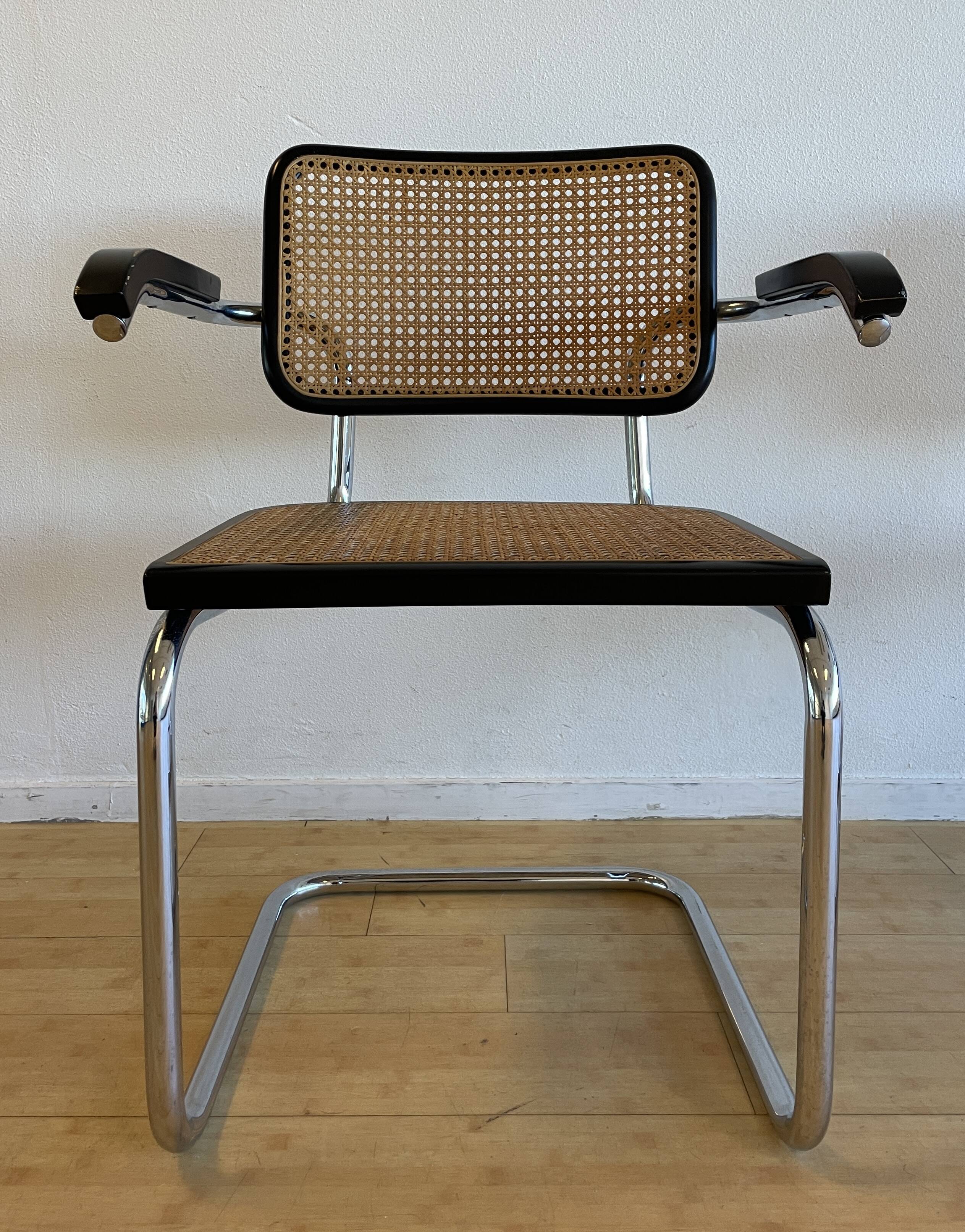 Ensemble de deux fauteuils Marcel Breuer (Cesca) S64 V par Thonet.