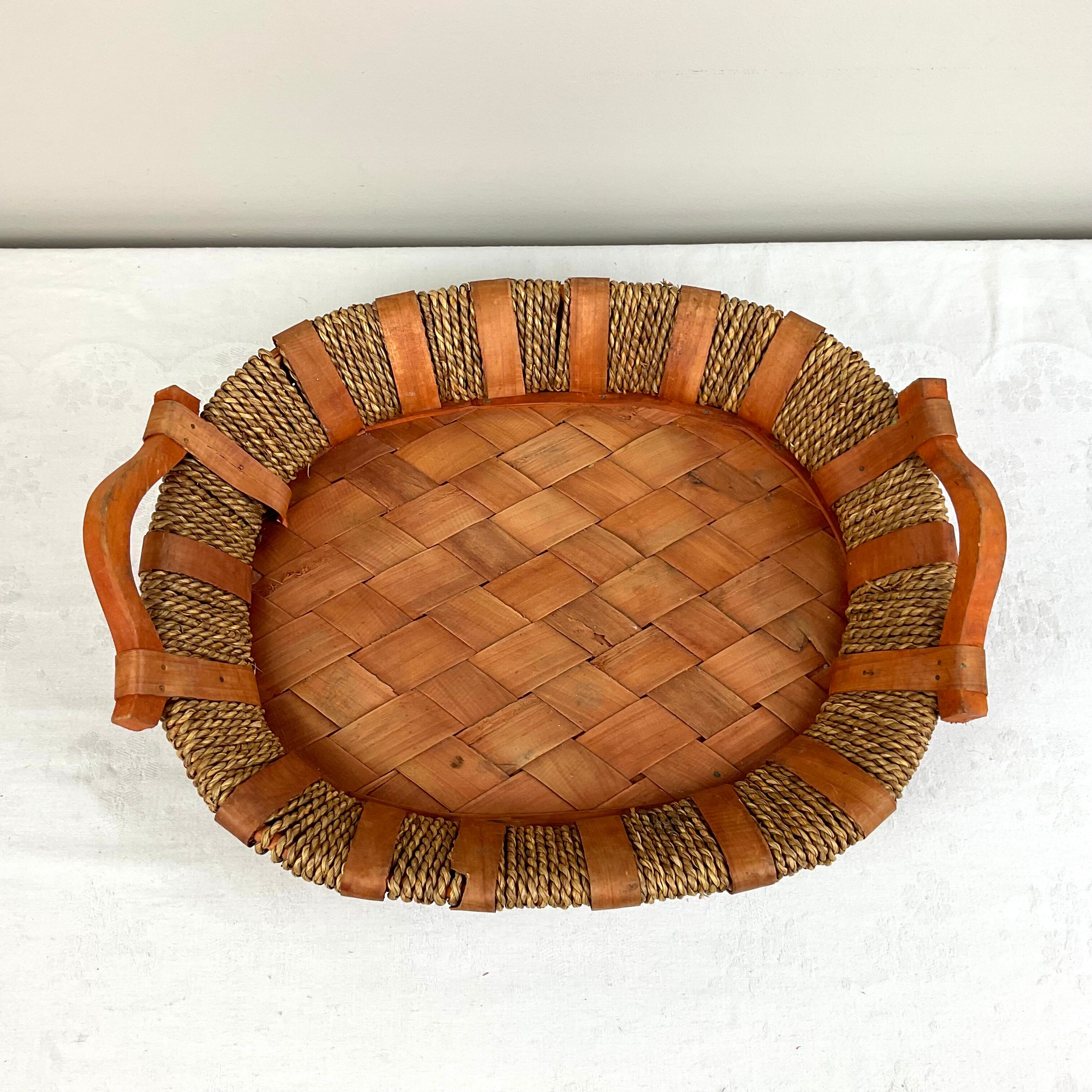 Tray in wood and wicker