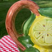 Pichet barbotine citron peint à la main Italie vintage
