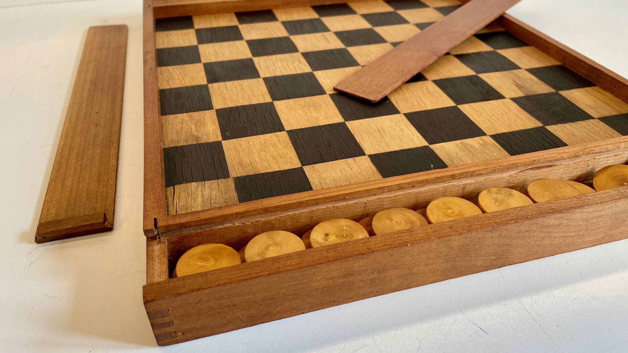 Jeu de dames bois assemblage queue d'aronde vintage