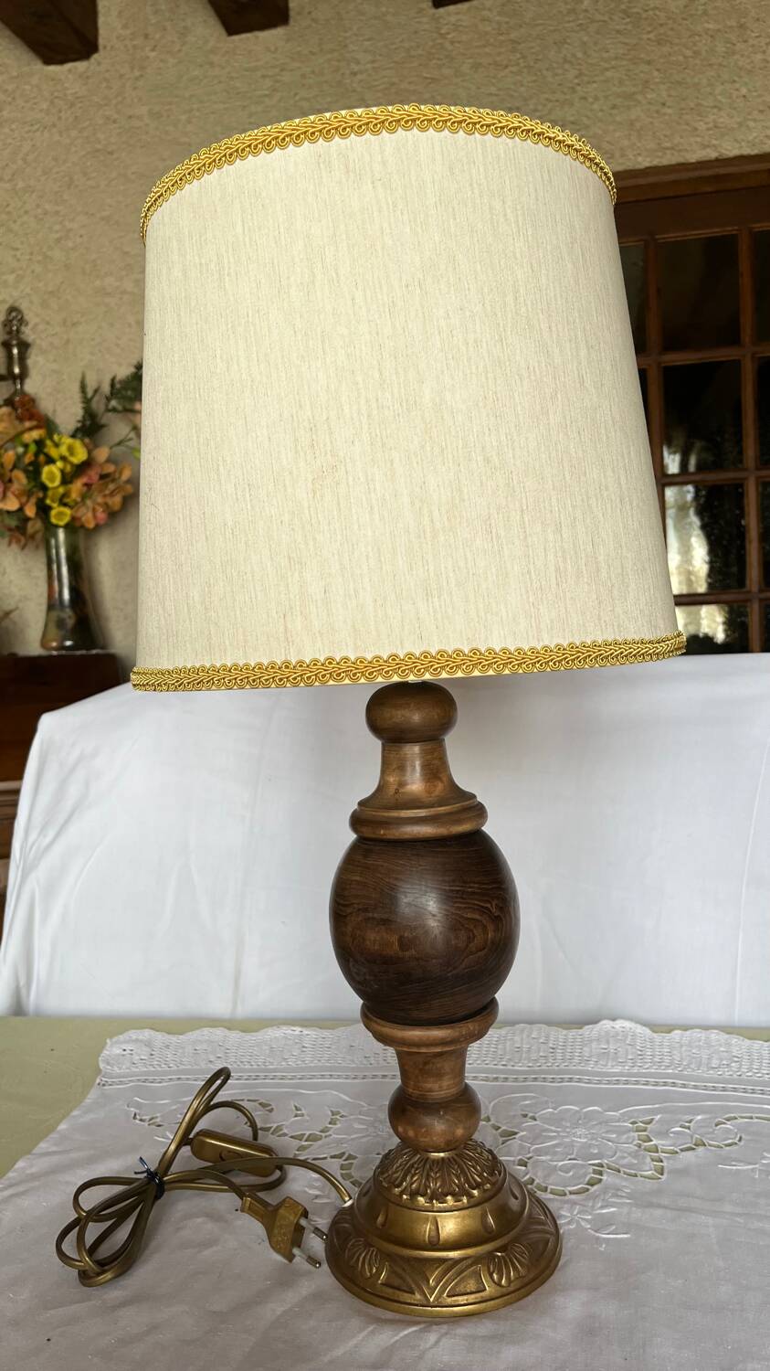 Vintage wood/metal table lamp
