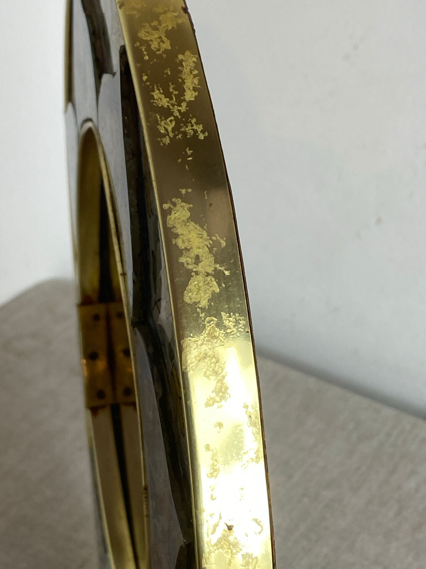 Miroir en bois peint et verre
