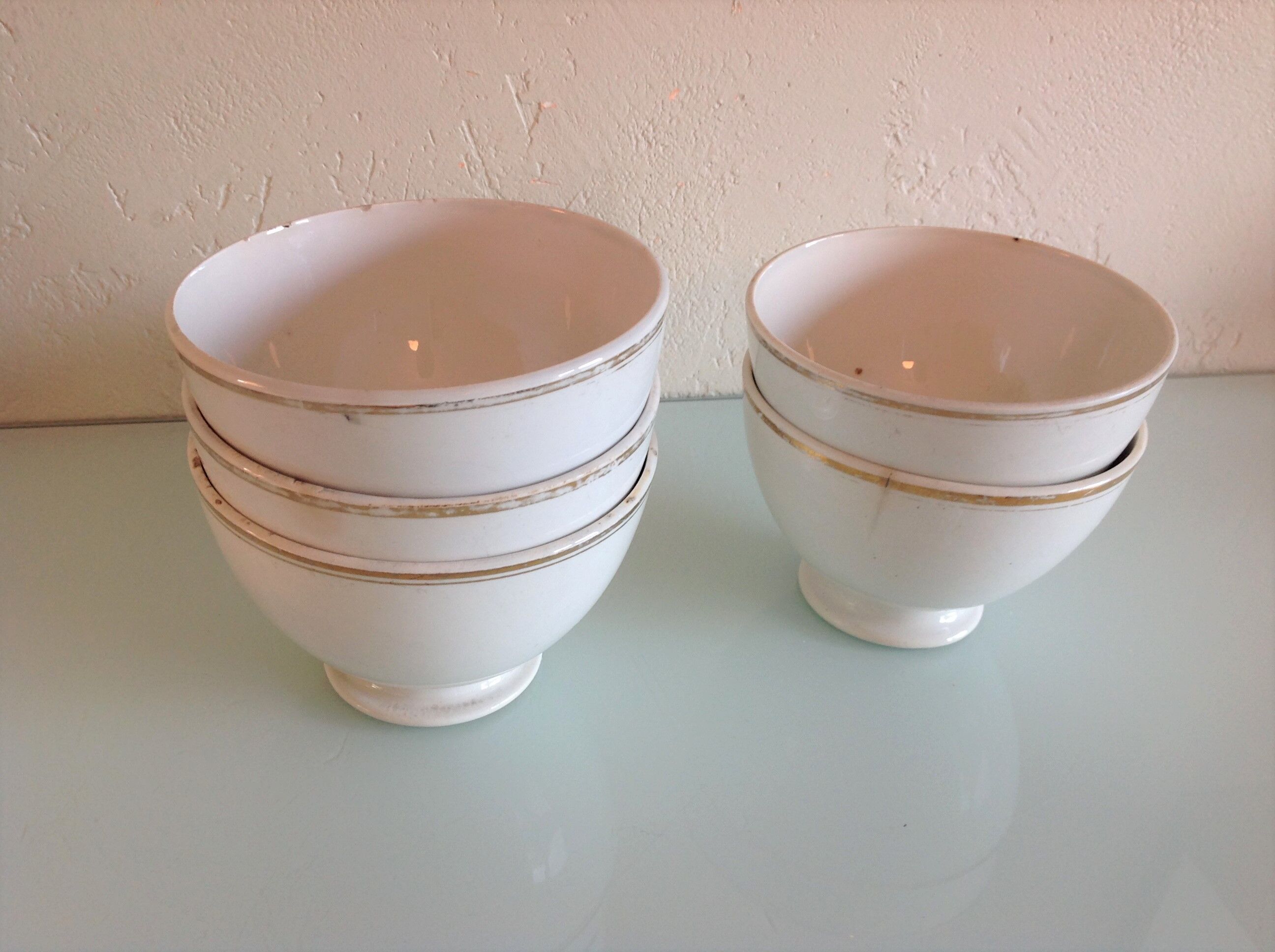 Suite de cinq anciens bols blancs à liseré or de Sarreguemines Digoin / vintage années 50-60
