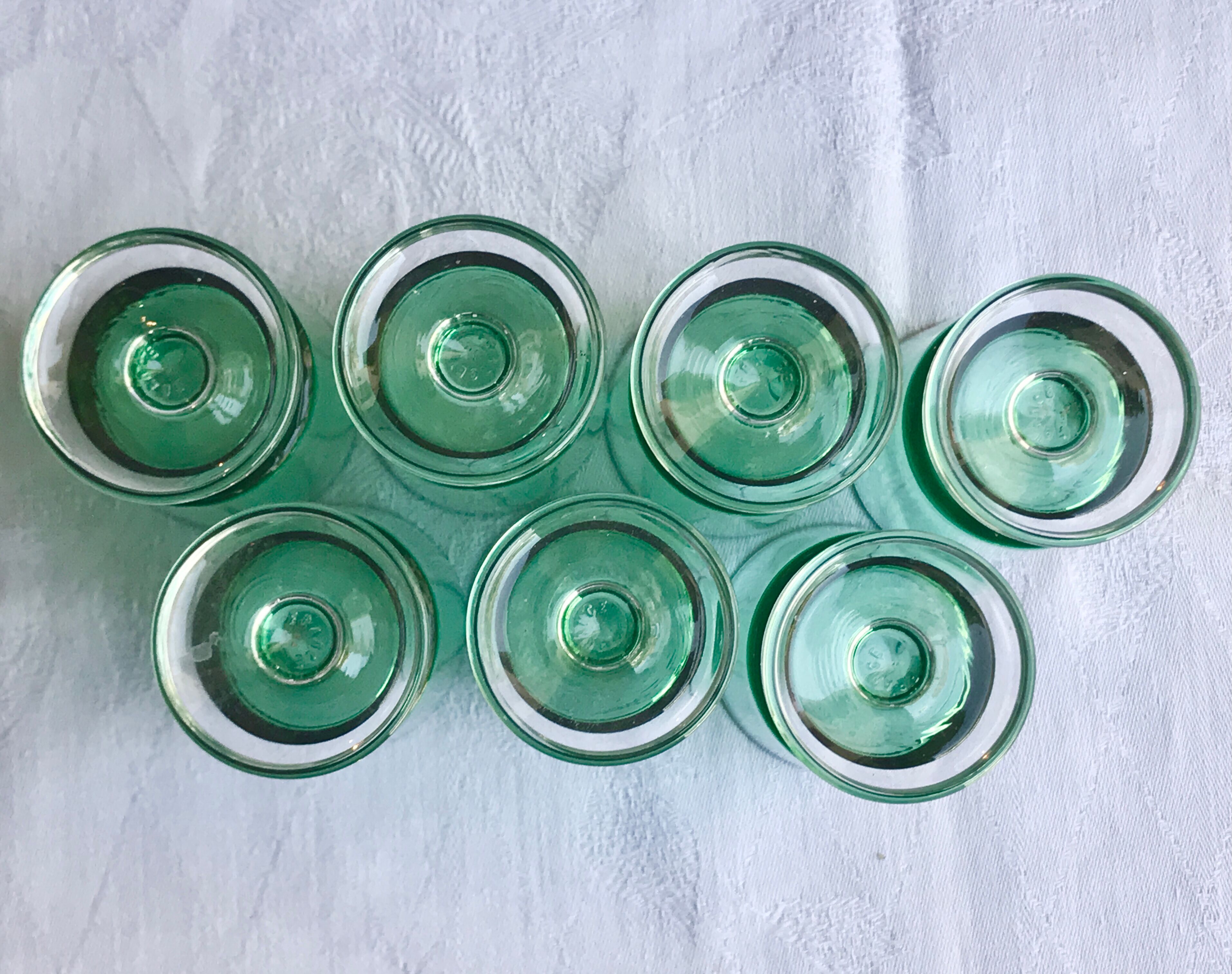 luminarc france - 7 glasses with liqueur "cavalier" of green color - vintage 70s