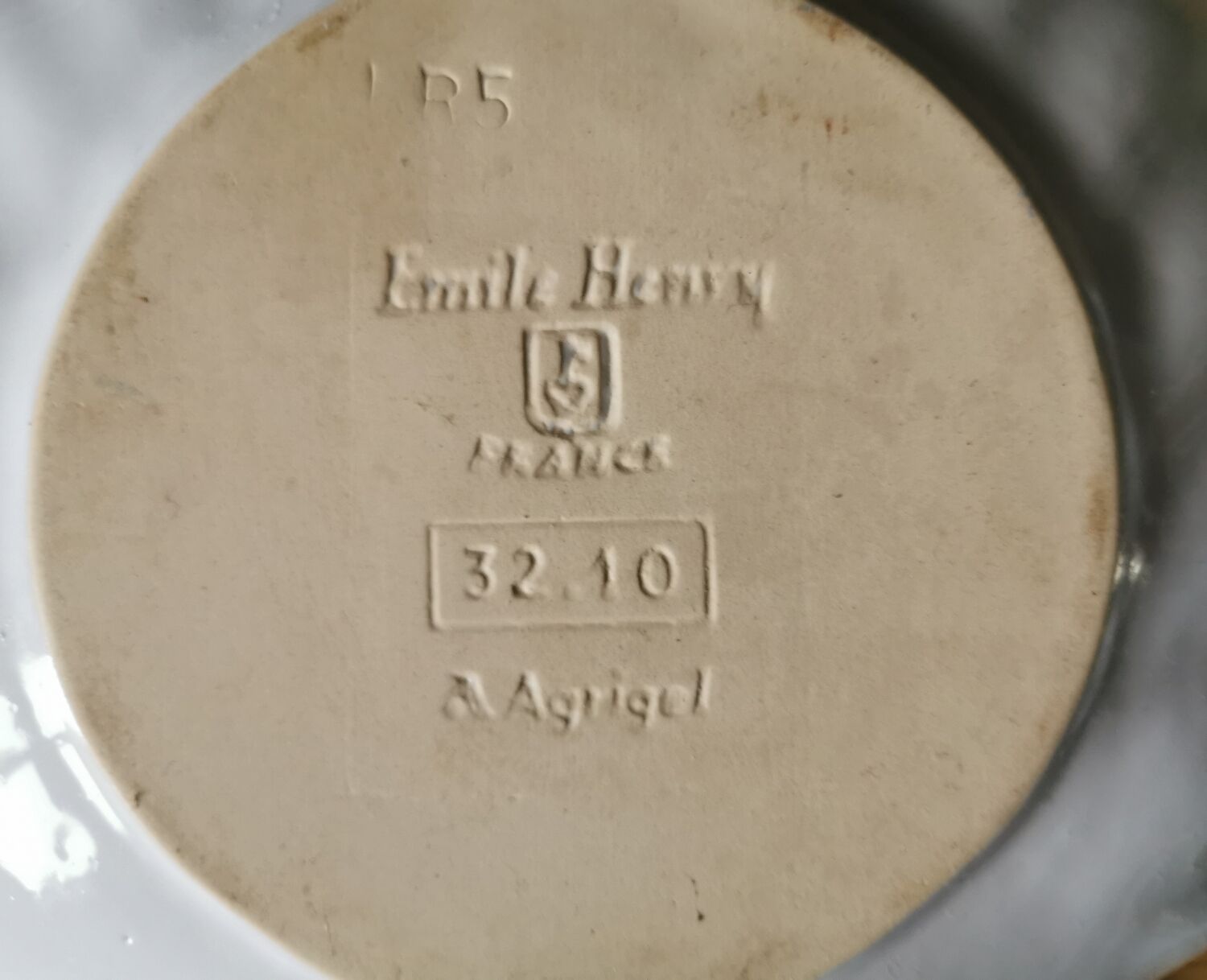 4 Émile Henry shell-shaped dishes