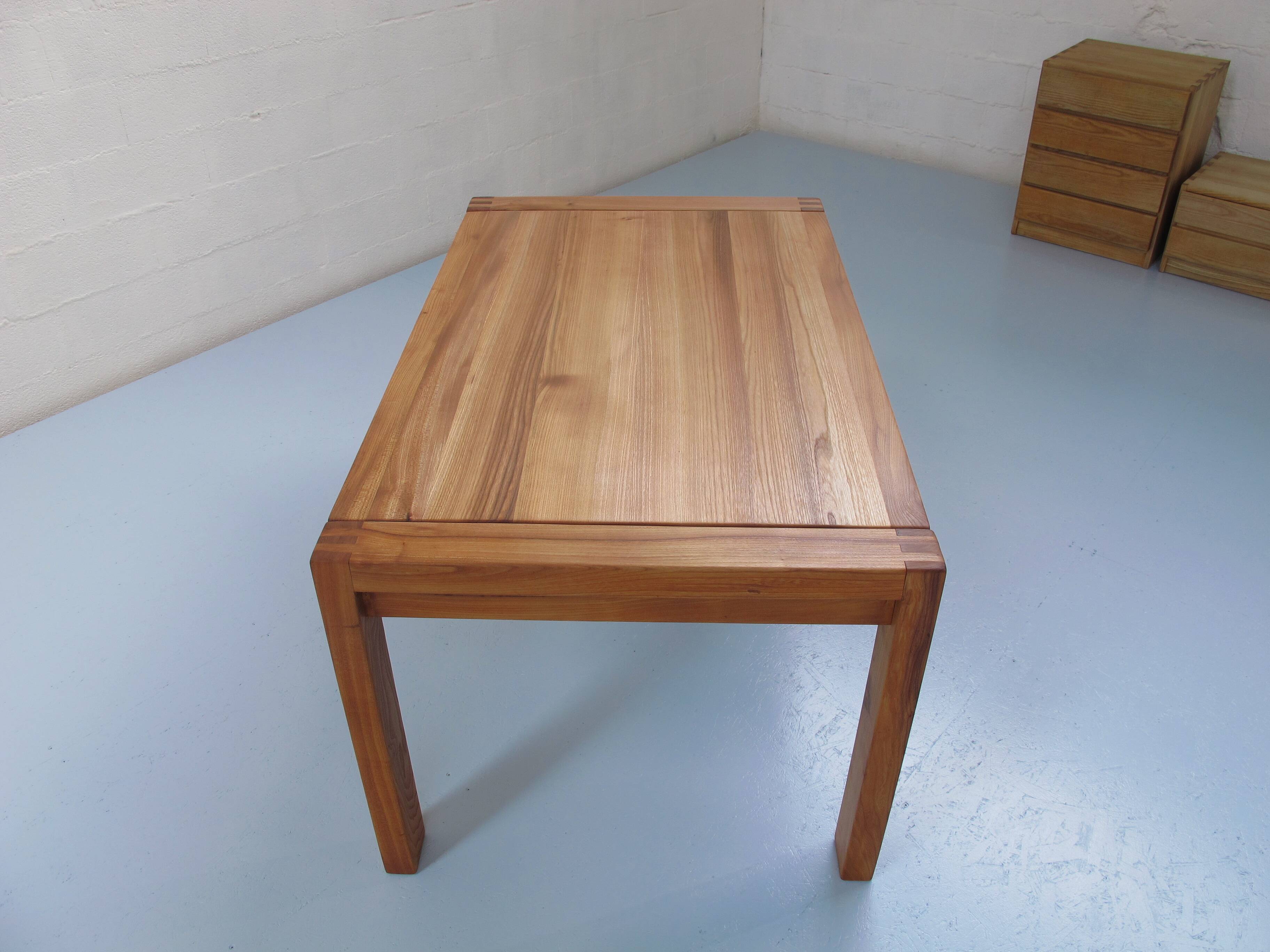 Solid oak table model Vendée at Regain