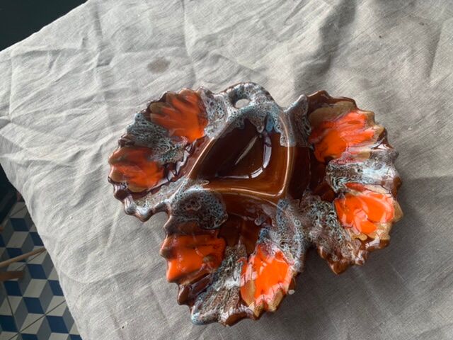 Servant with leaf-shaped compartments, slip, enamelled ceramics stamped Vallauris