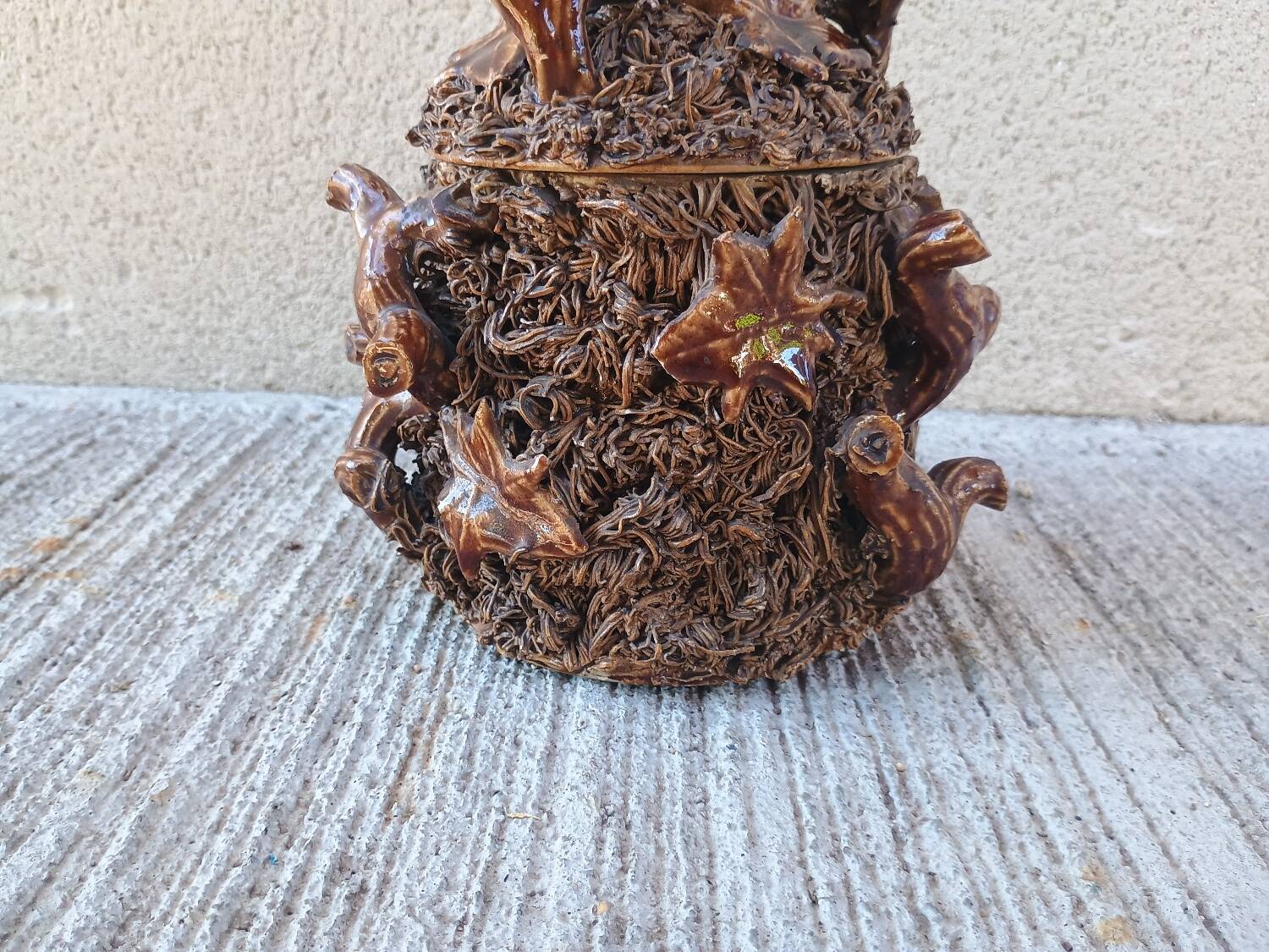BOSSOT in Ciry-le-Noble (71) Stoneware tobacco pot with naturalist decoration