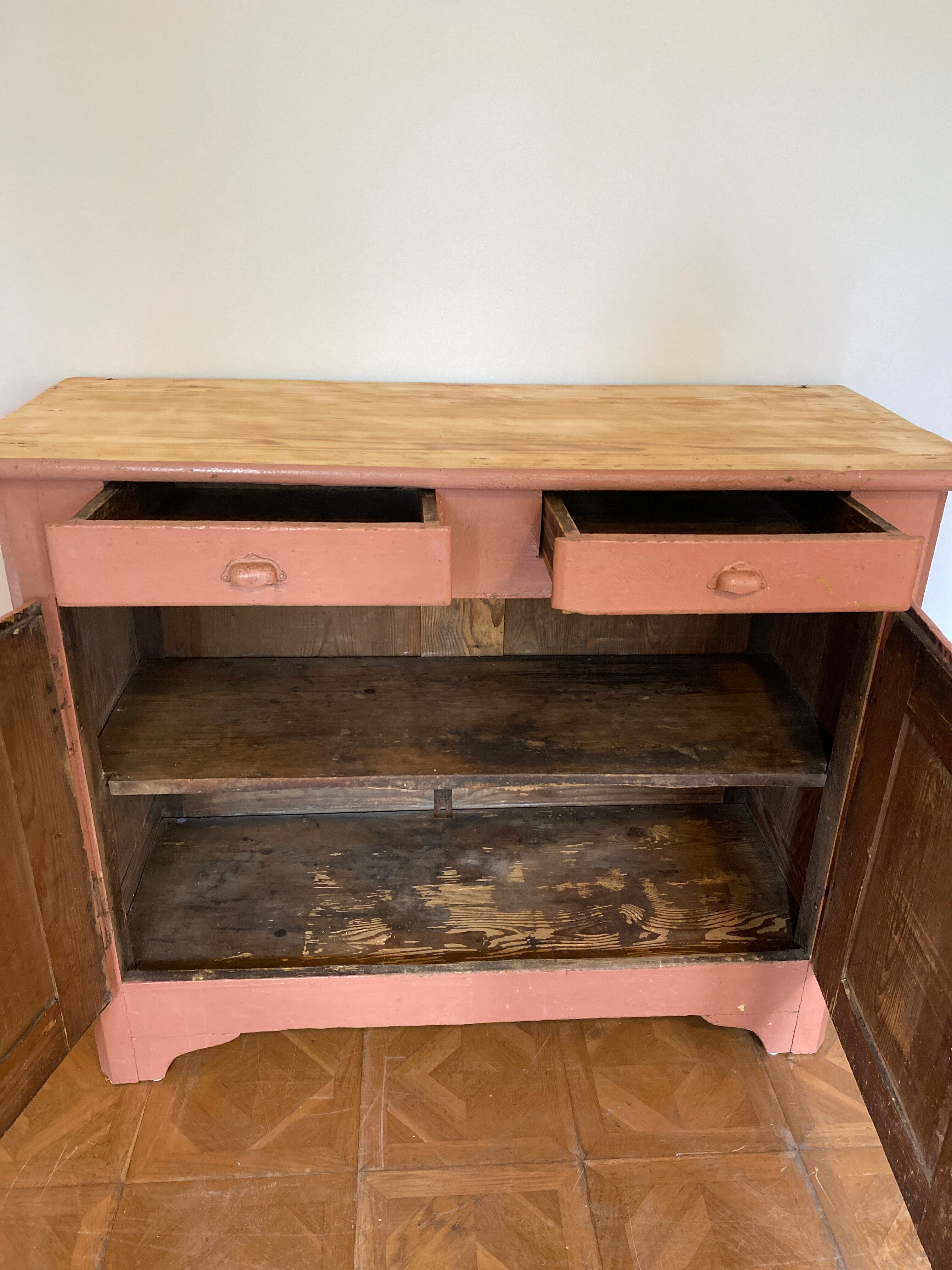 Parisian buffet in its pretty patina & raw tray