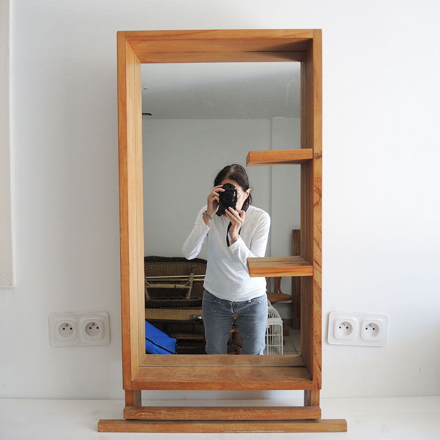 Ancien grand miroir de salle de bains en bois massif