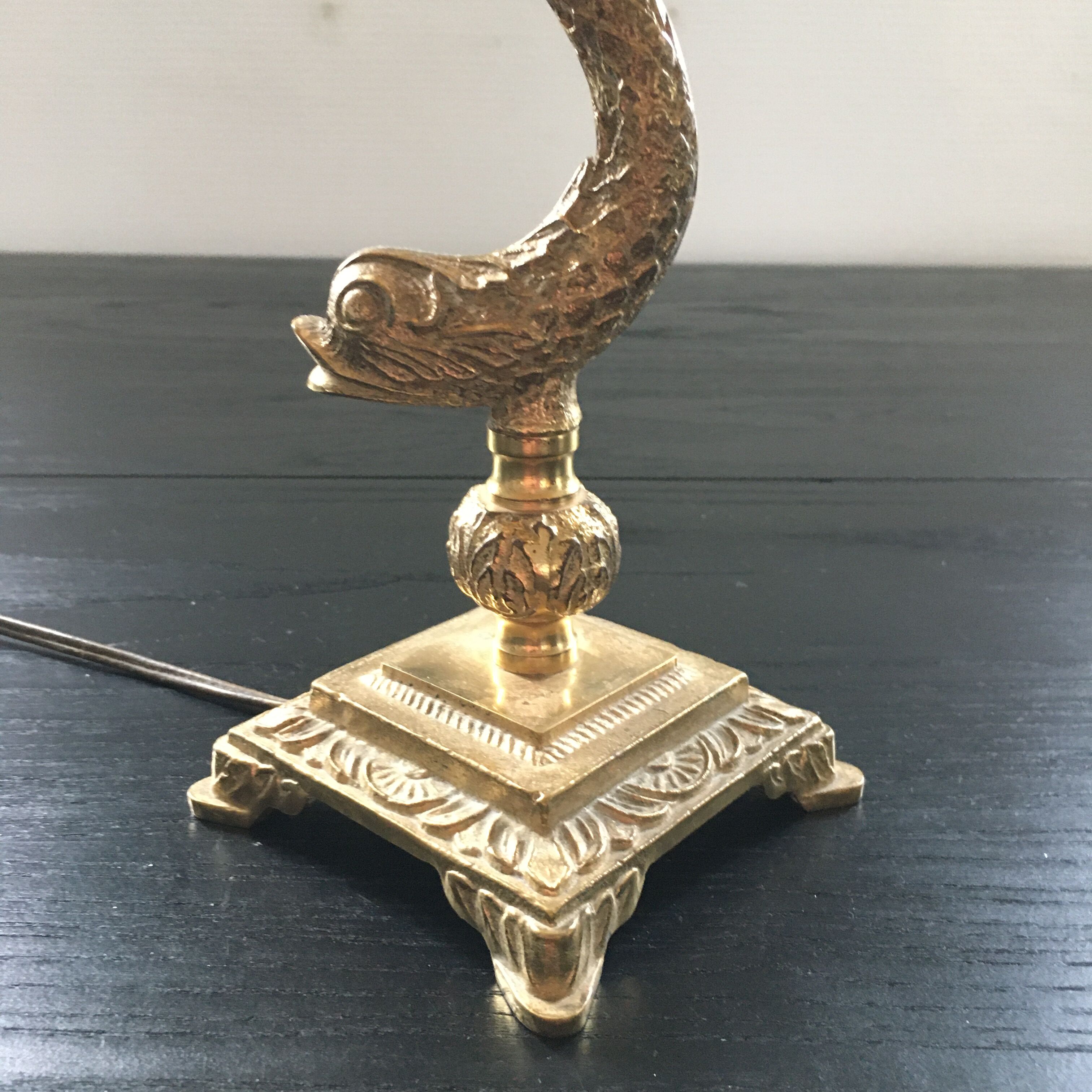 Golden bronze fish lamp