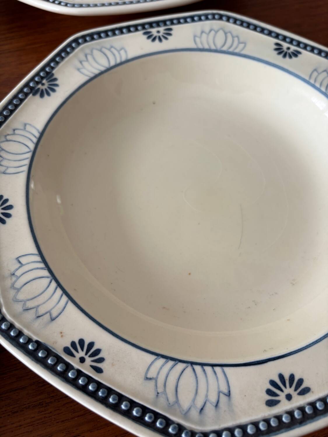 Lot de 4 assiette creuses Longchamp octogonal motif lotus