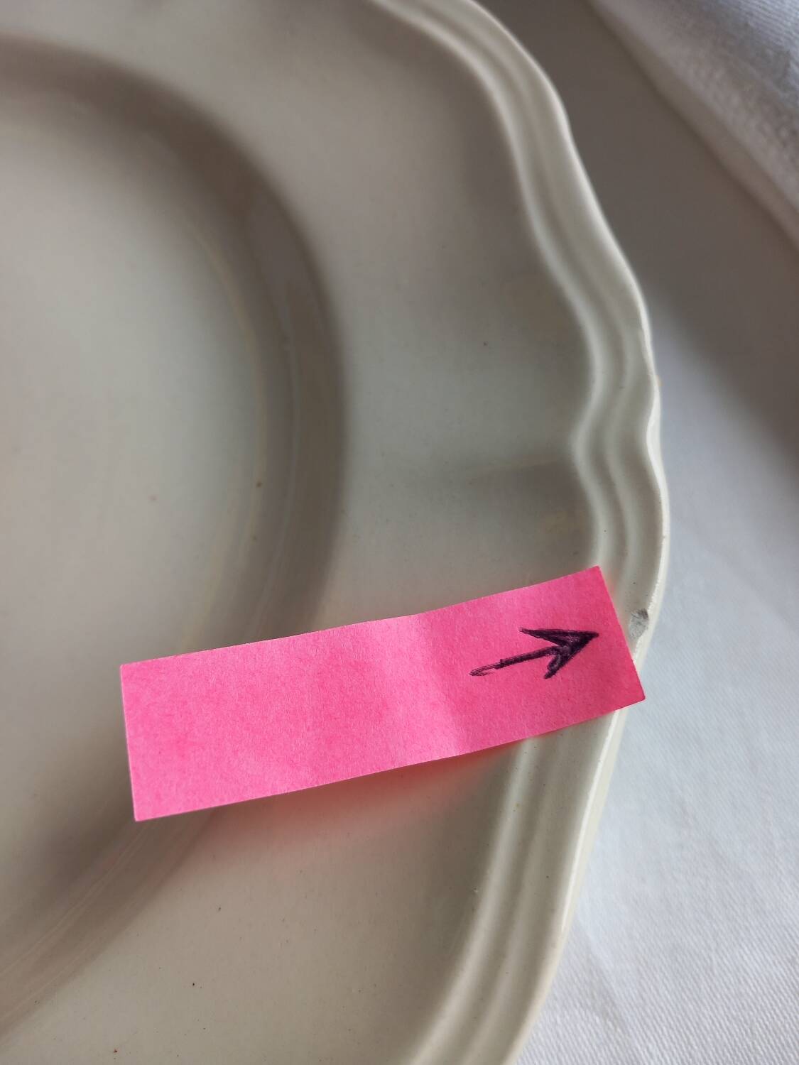 2 plates on Sarreguemines pedestal