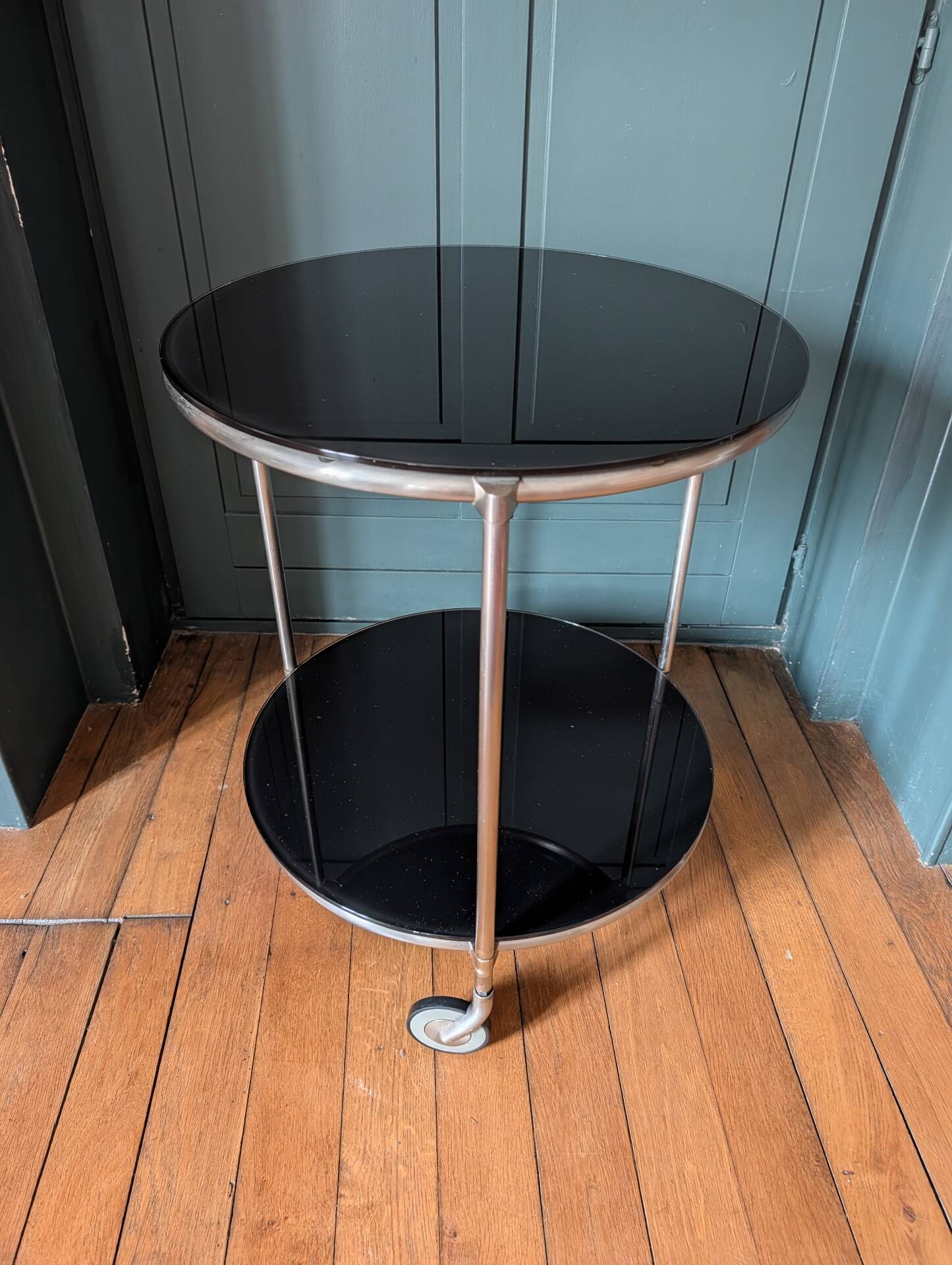 Vintage side table on wheels – black glass top