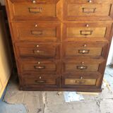 Furniture with clamshell