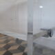 Table basse David Lange sur roulettes plexiglas