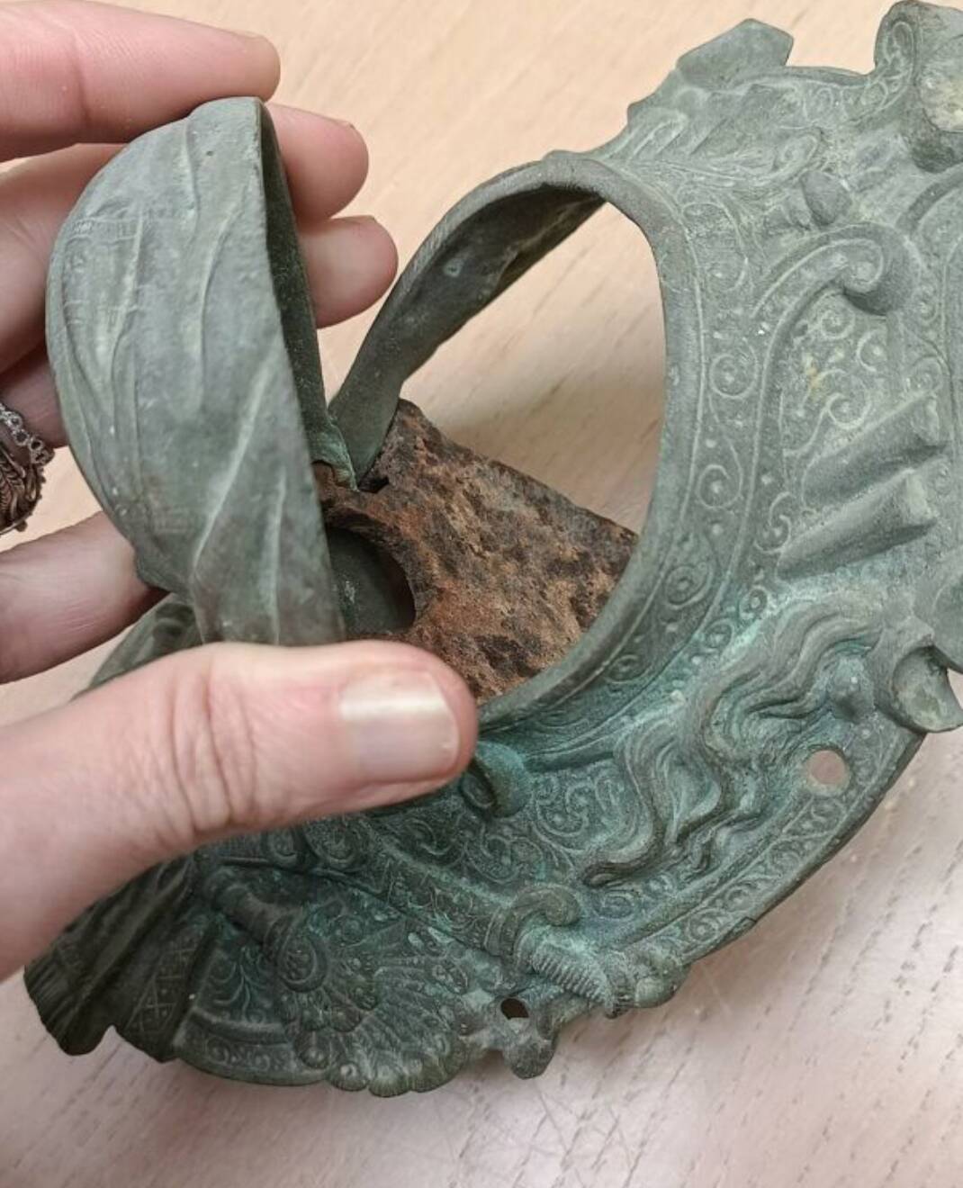 Billiard corner, bronze door knocker