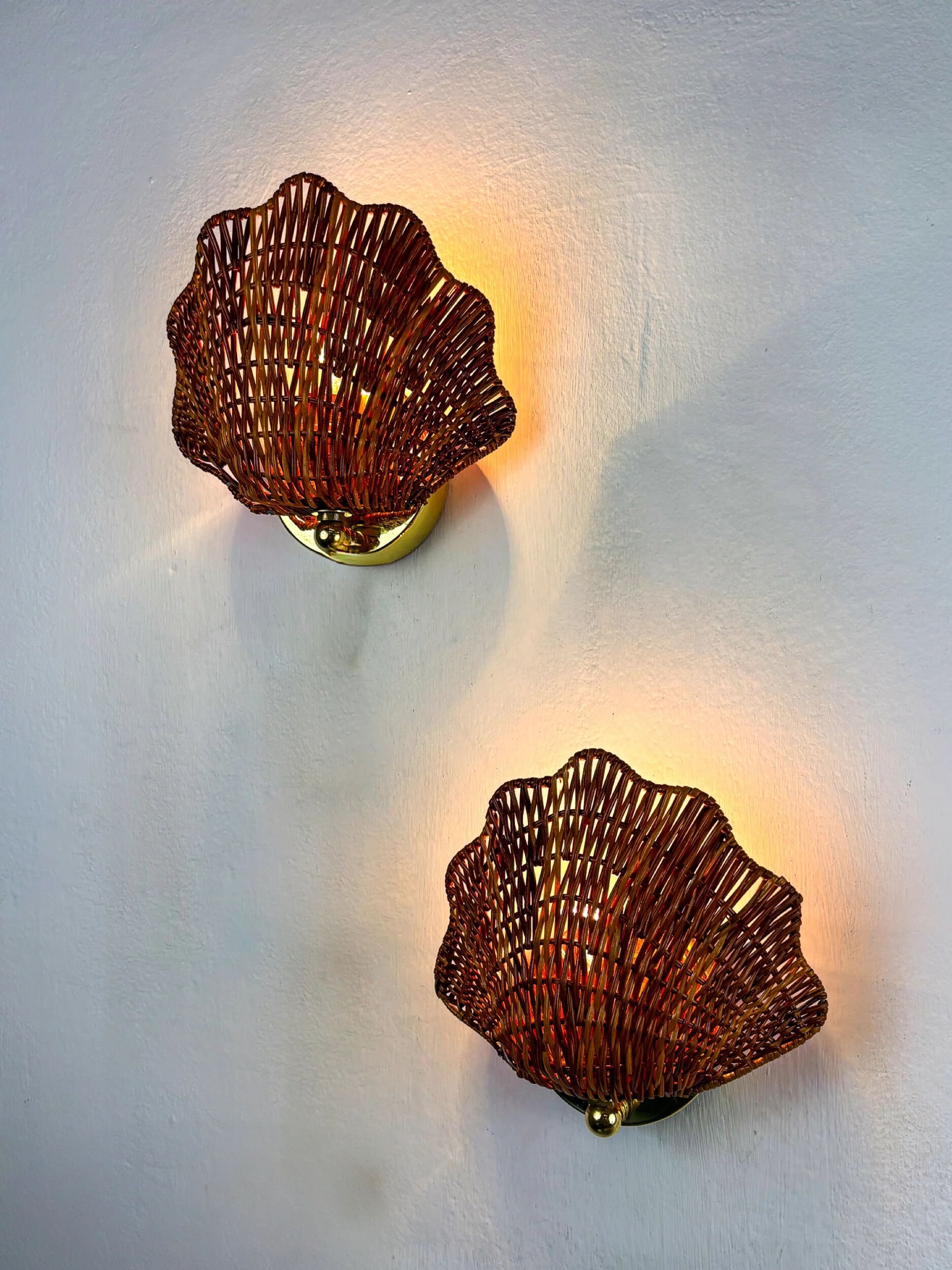 Pair of shell-shaped wicker wall sconces – rattan & brass, circa Italy 1970s