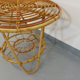 Round coffee table with 60's vintage rattan magazine tray