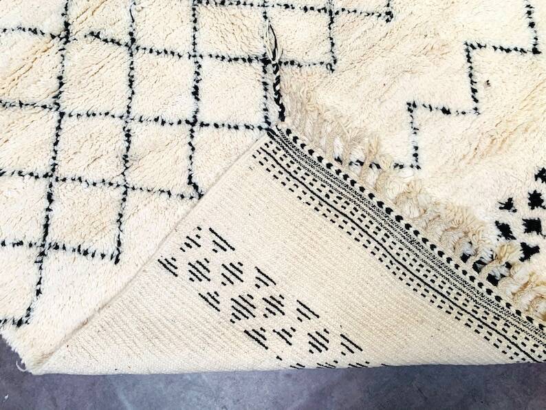Traditional Moroccan Berber rug handmade size 150 x 250 cm