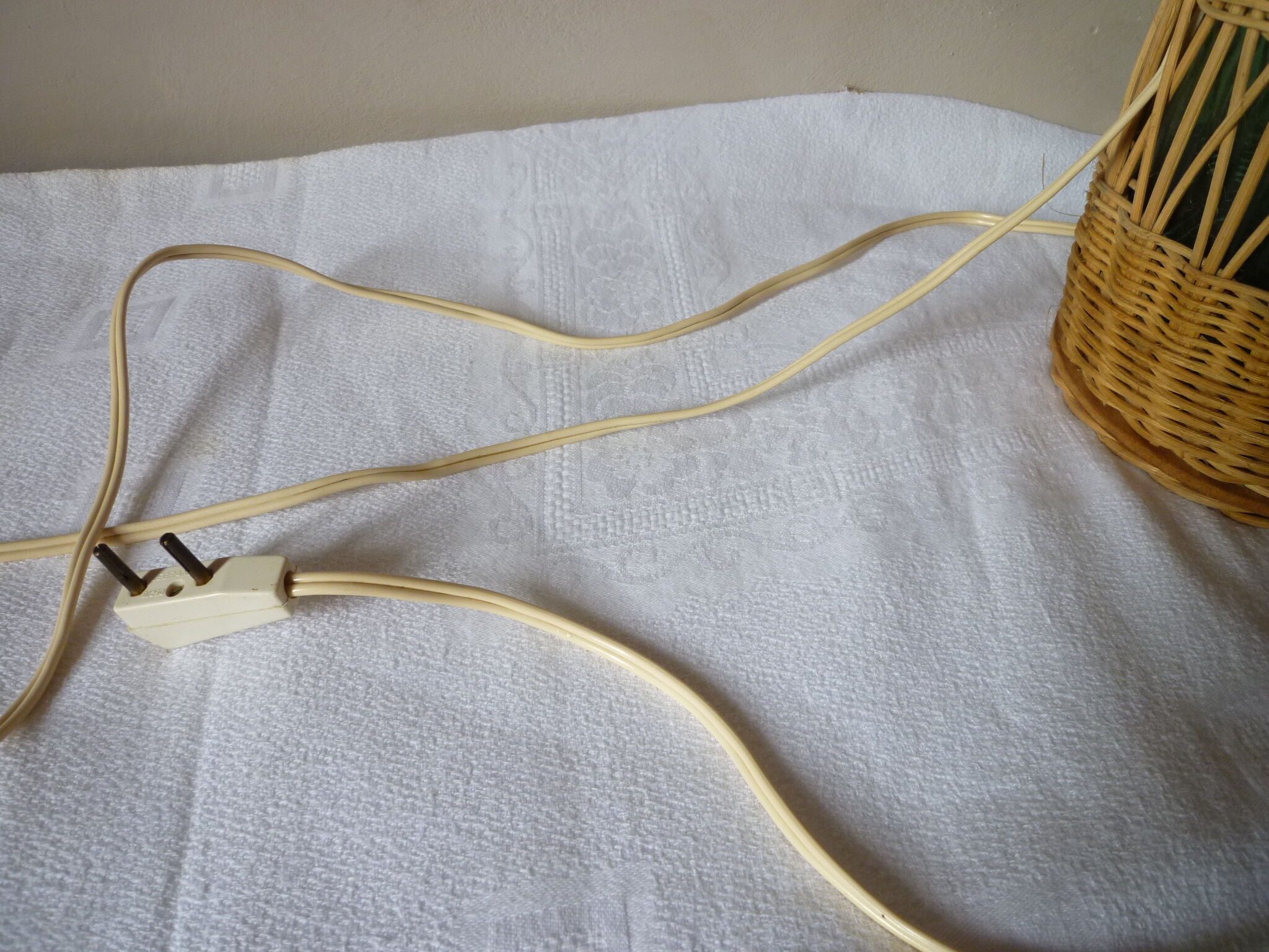 Lamp in glass and woven rattan