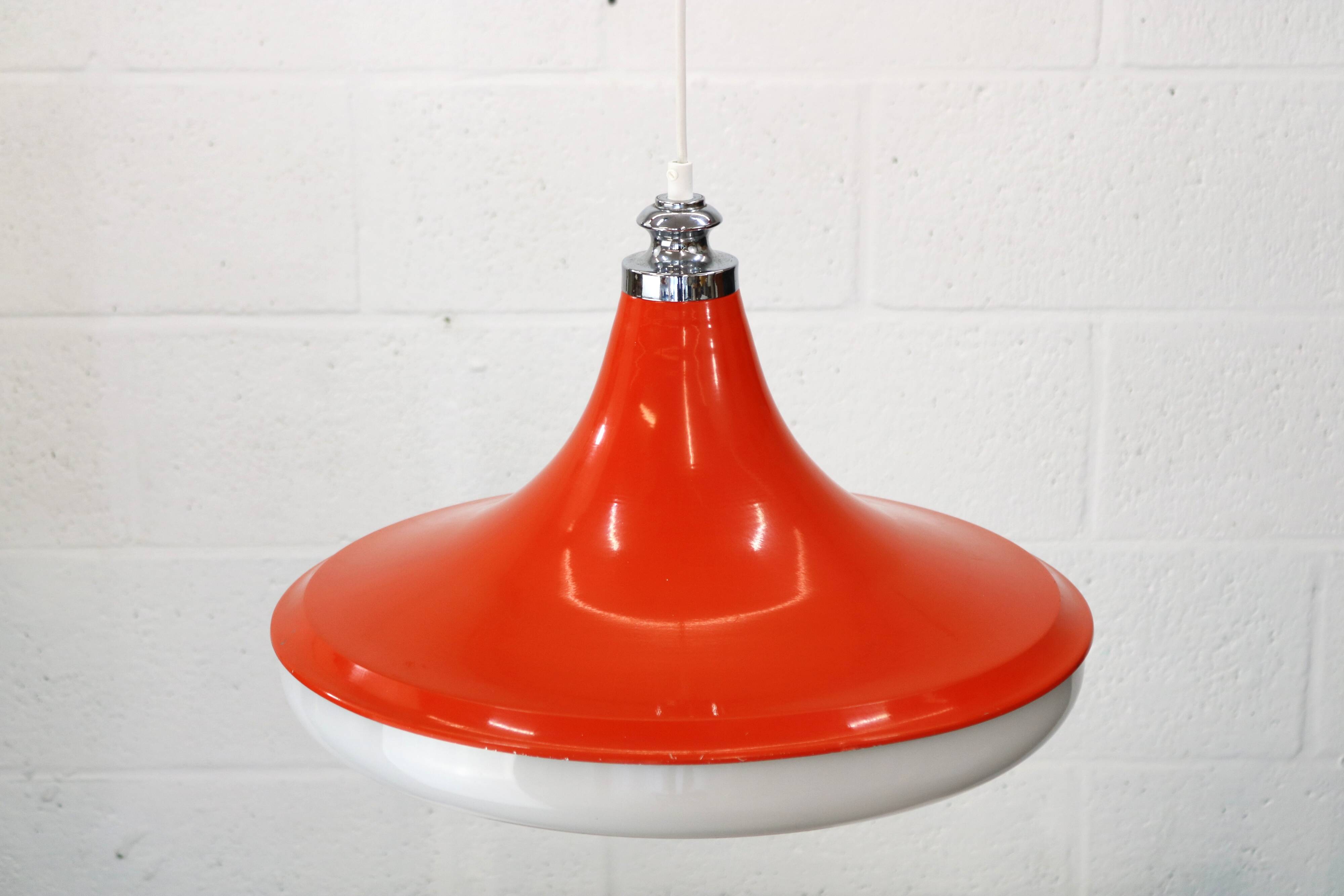 Lampe vintage de Massive Belgium, couleur orange/blanc/chrome - Belgique 1977