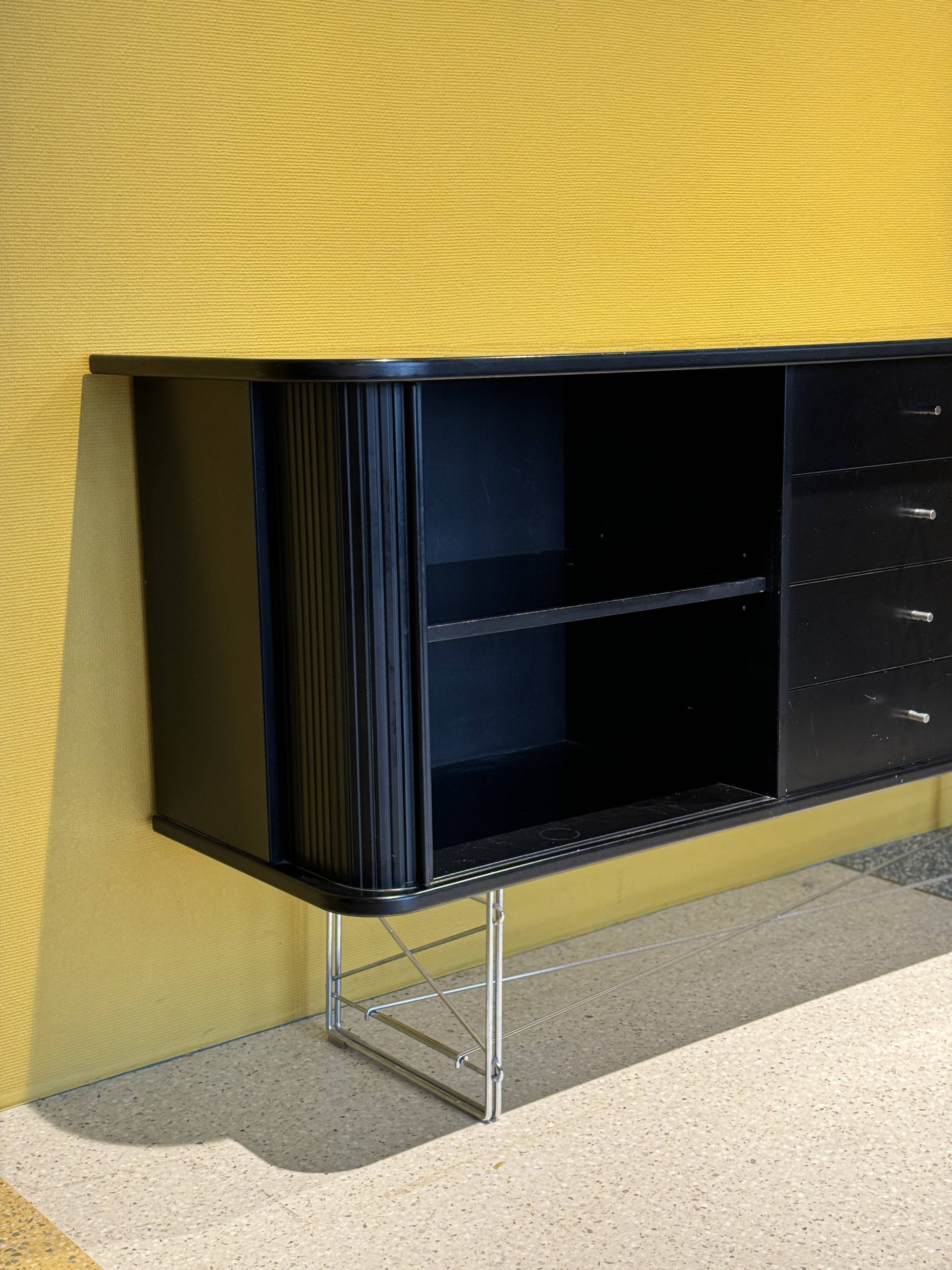 Buffet danois noir Denka, Danemark, années 1990