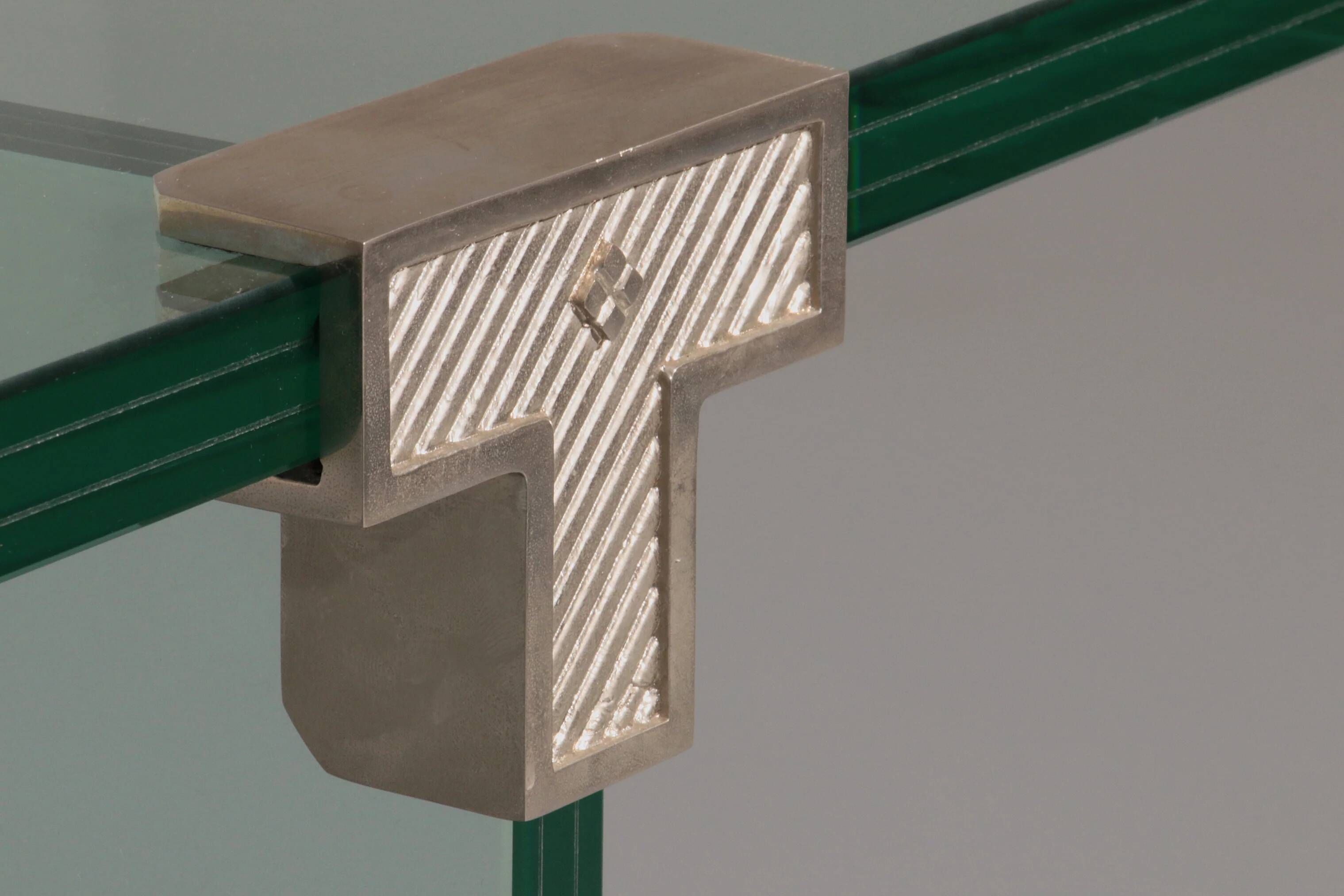 Table d'appoint Modèle T30 par Peter Ghyczy - design des années 1970 (2 mètres de long)