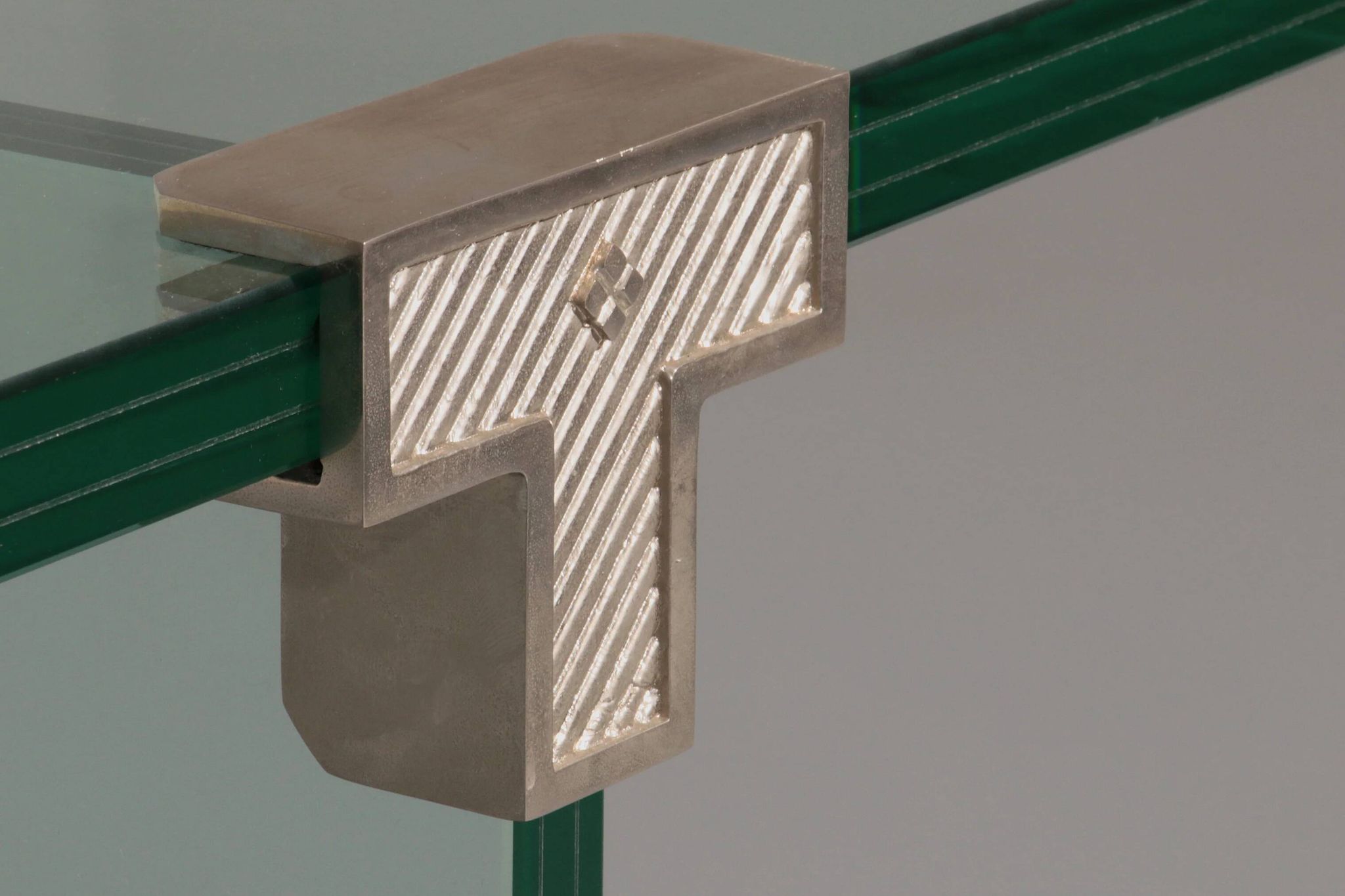 Sidetable Model T30 by Peter Ghyczy - 1970s design (2 meters long)