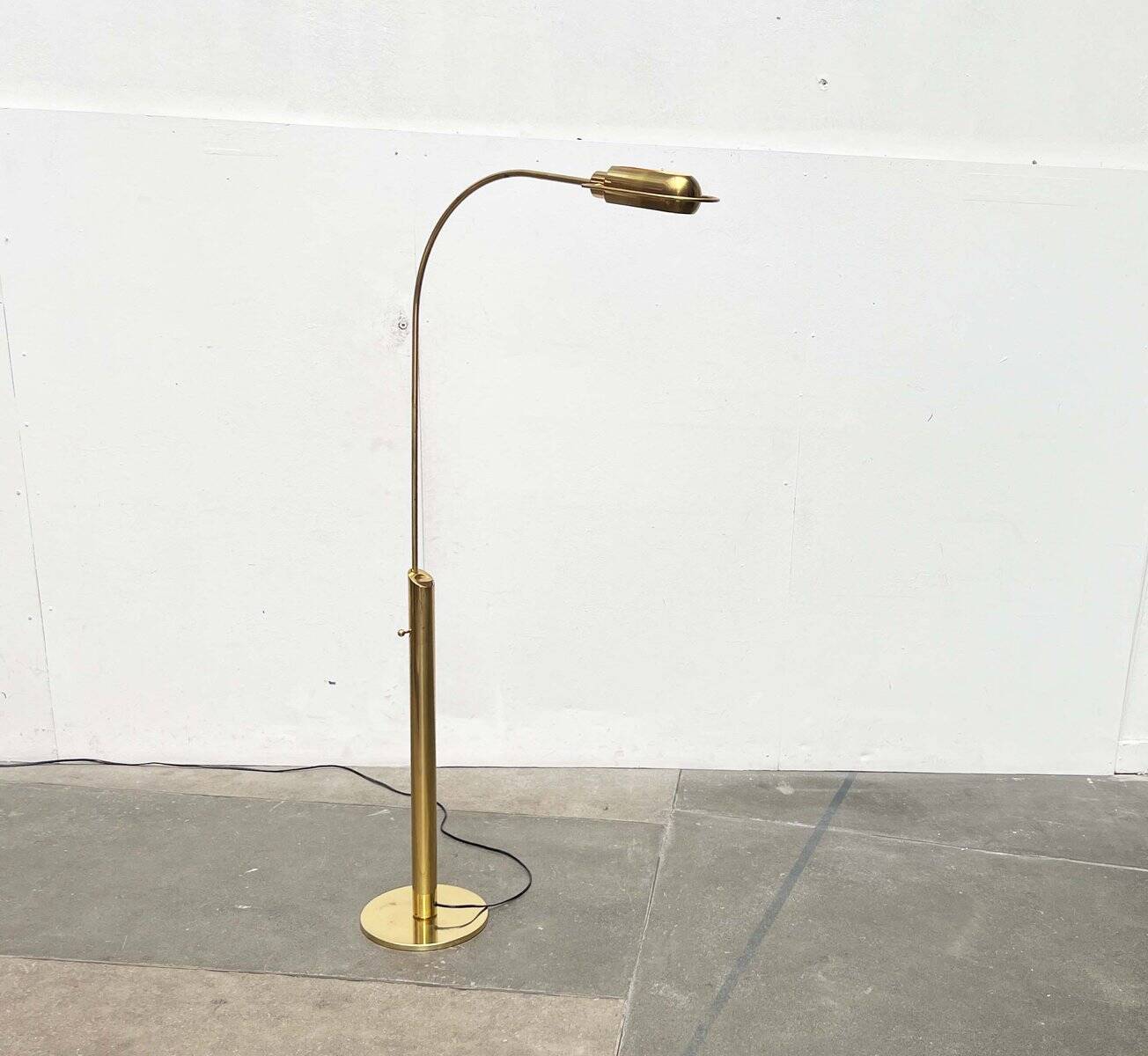 Vintage Hollywood Regency brass floor lamp by designer Florian Schulz, 1970s.