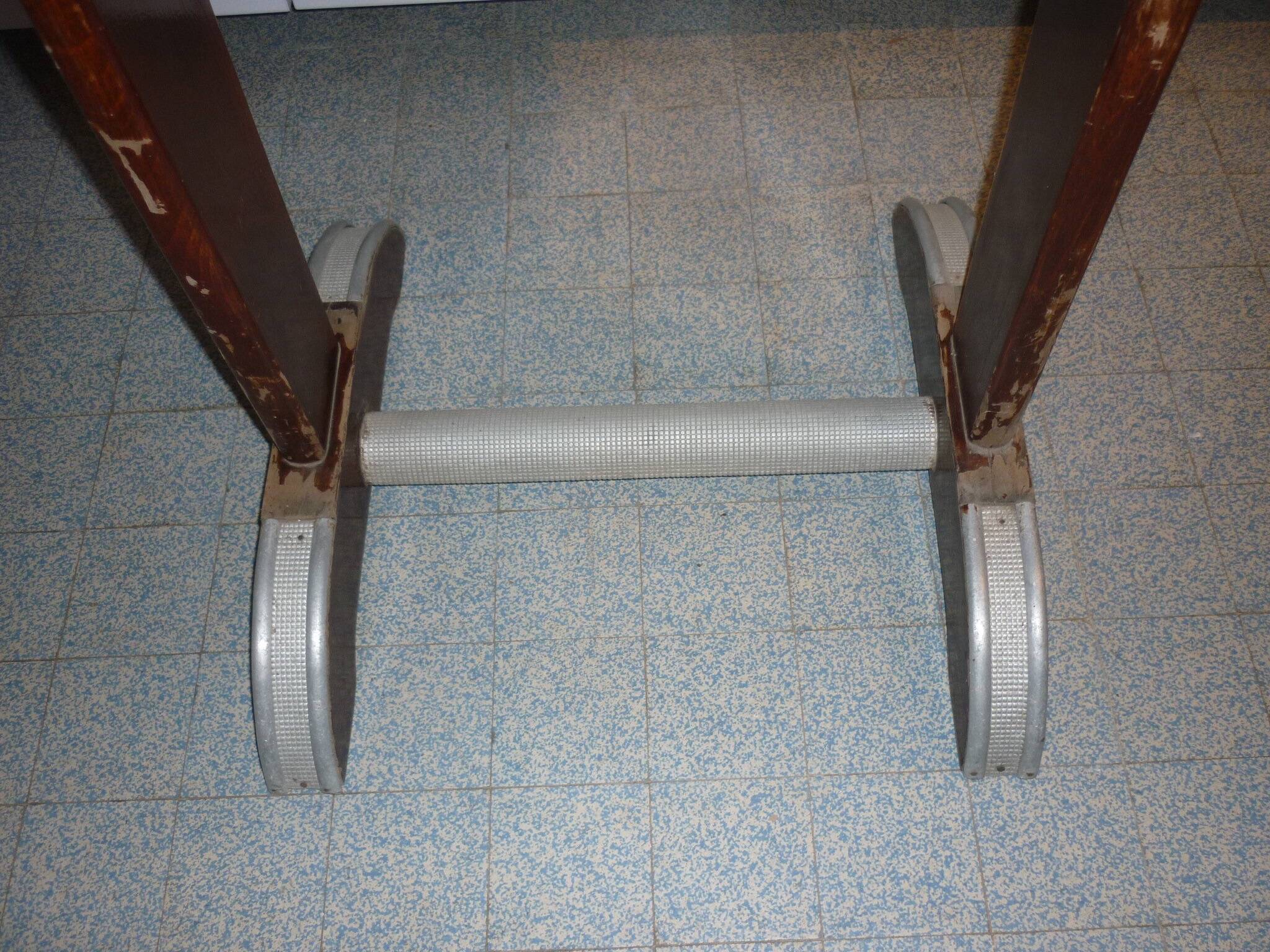 Bistro table in wood and yellow formica from the 30s/40s