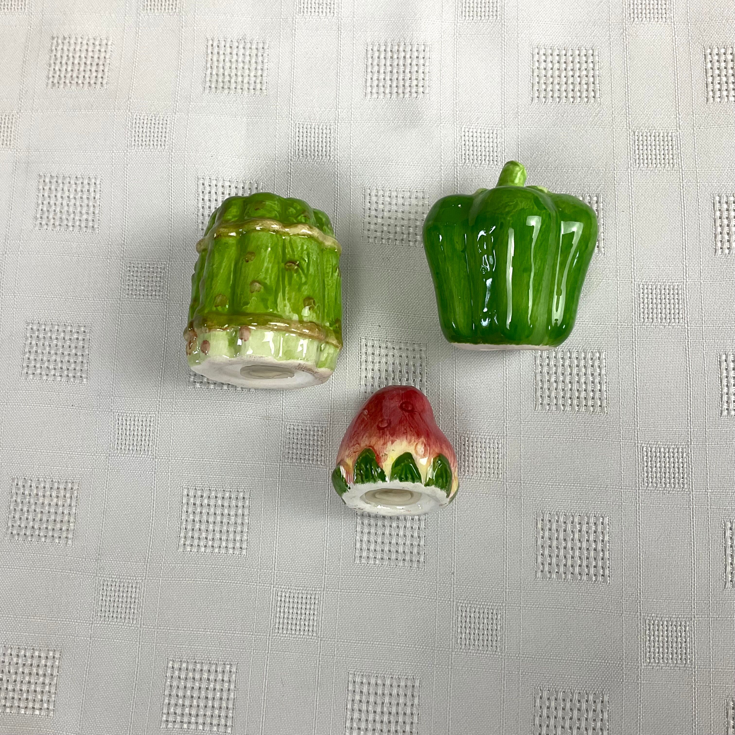 Salt shaker and pepper shaker
