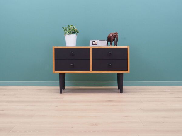 Commode en frêne, design danois, années 70, production : Danemark