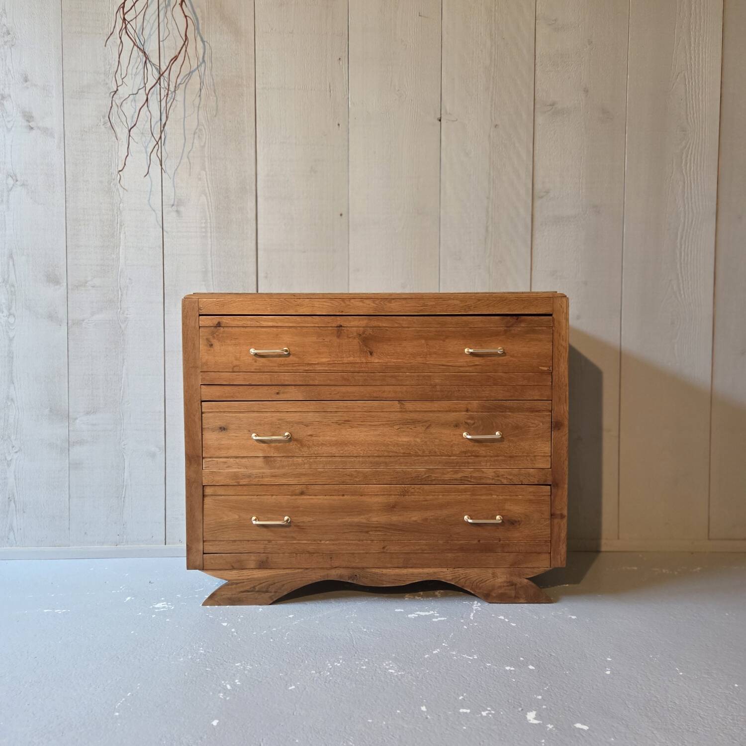 Oak chest of drawers
