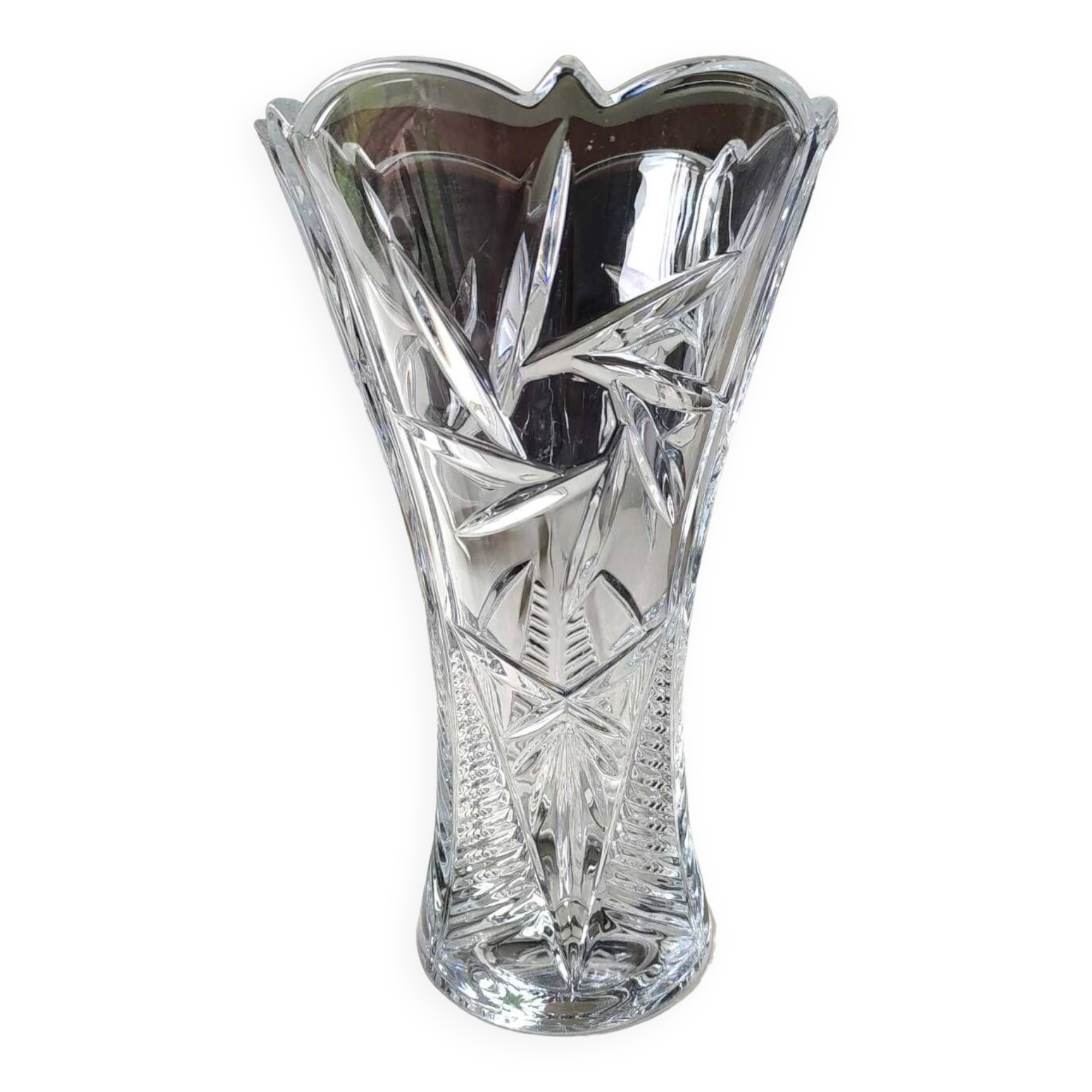 Vase in cut Bohemian crystal. Cross/Star/Foliage patterns. Boho-Chic style. High 24.5 cm