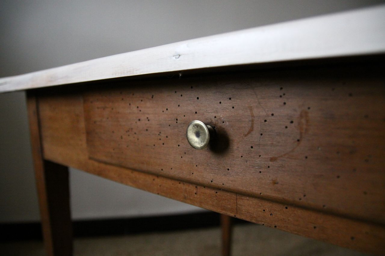 Table en bois patinée