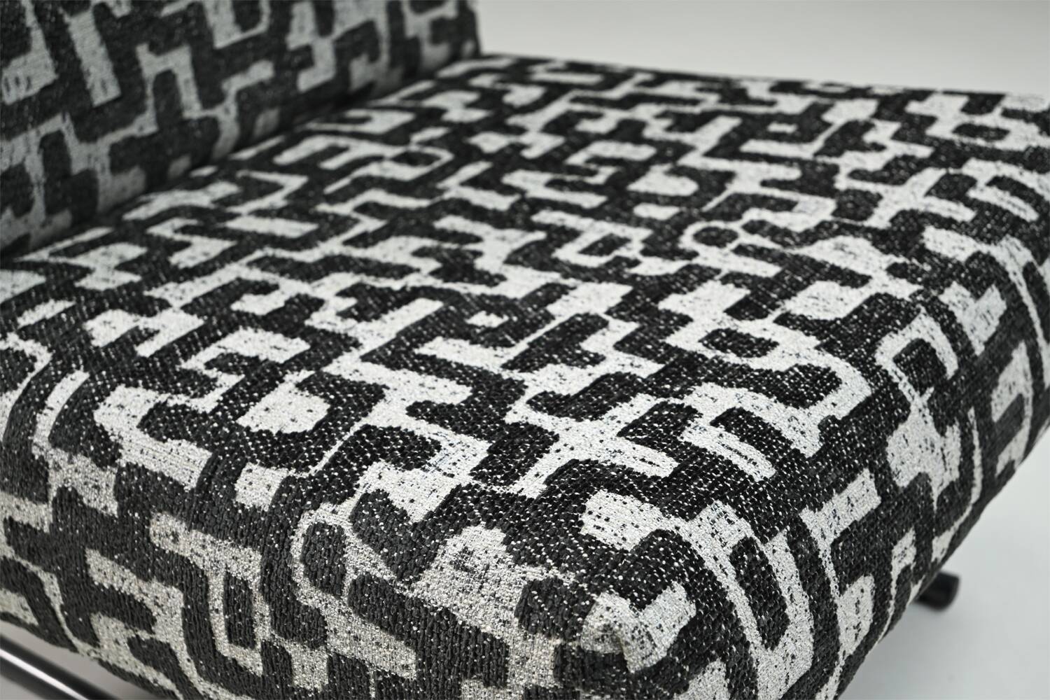 Set of 2 Jacquard postmodern lounge chairs, 1980s Italy.