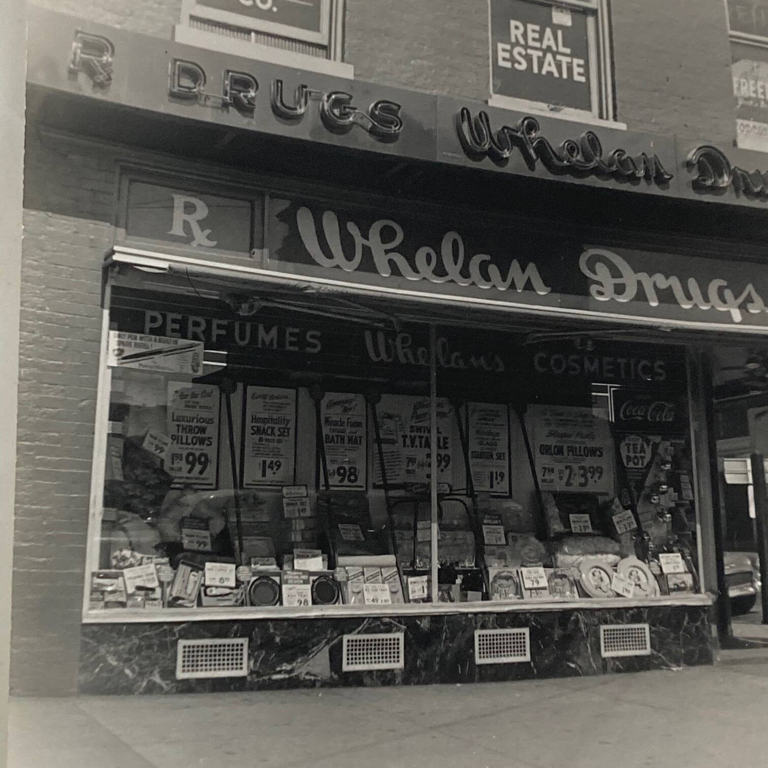 Vintage photo of New York 1950s format 6/6.