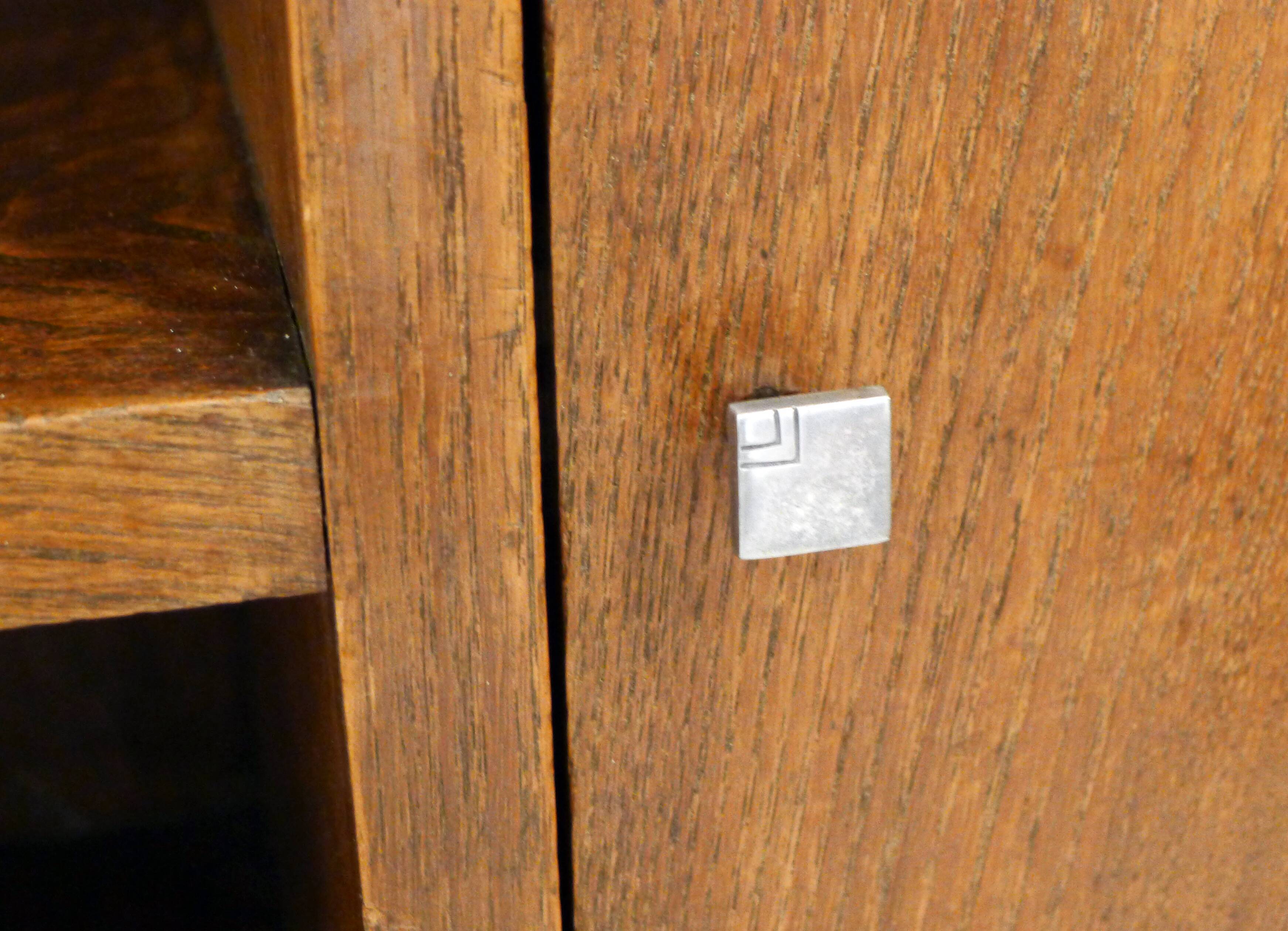 Rounded solid wood extra cabinet