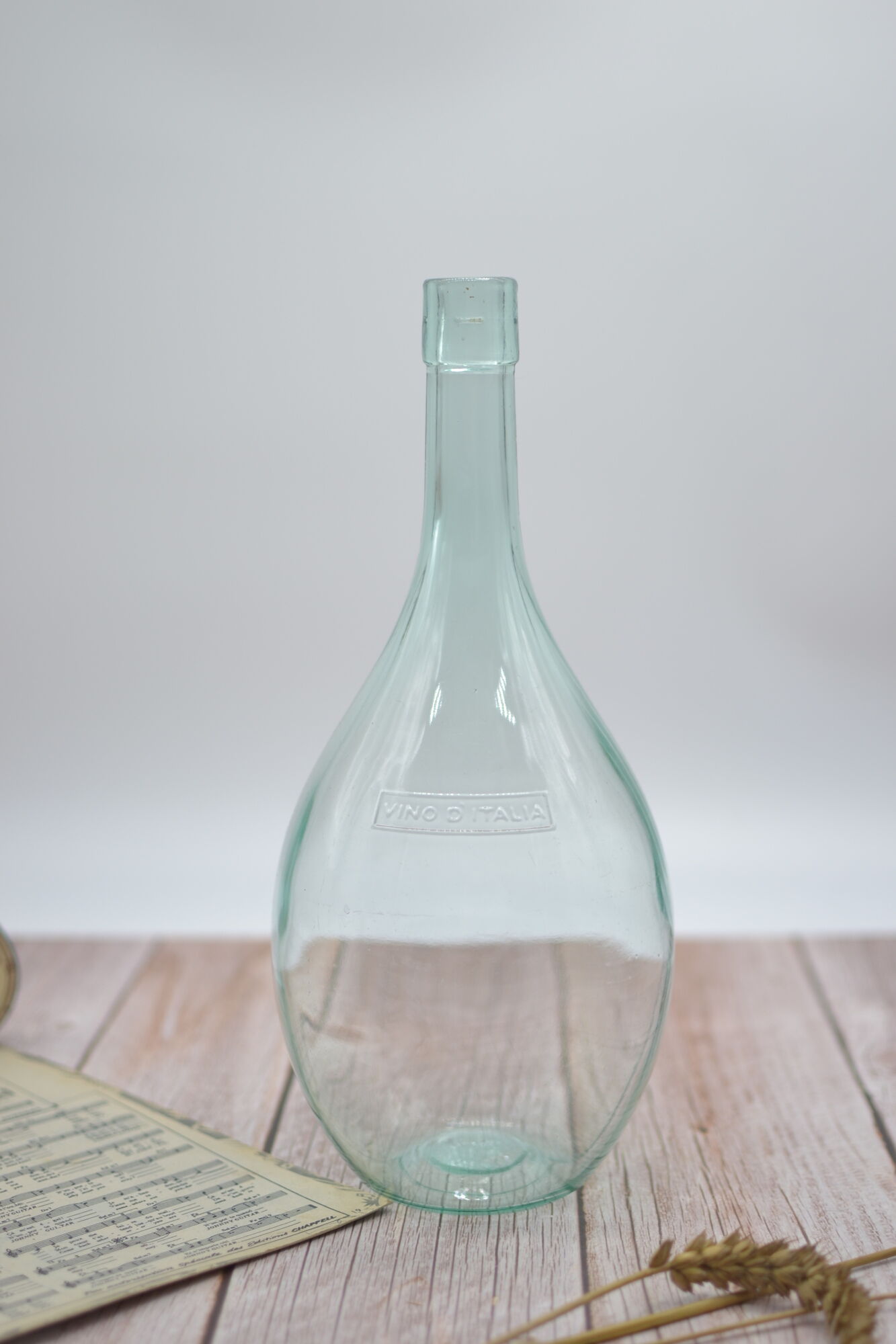 Carafe/dame jeanne Vino Italia in the shape of a drop