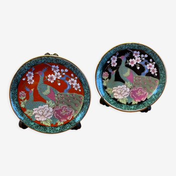 Duo of miniature Japanese plates in cloisonned porcelain