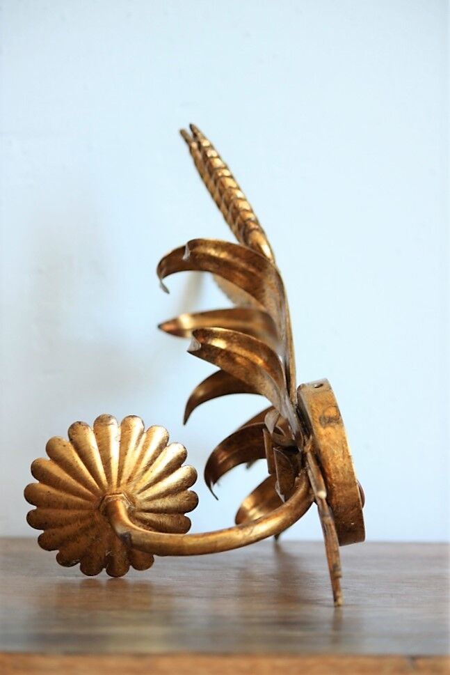 Applies "wheat sheaf" gold metal