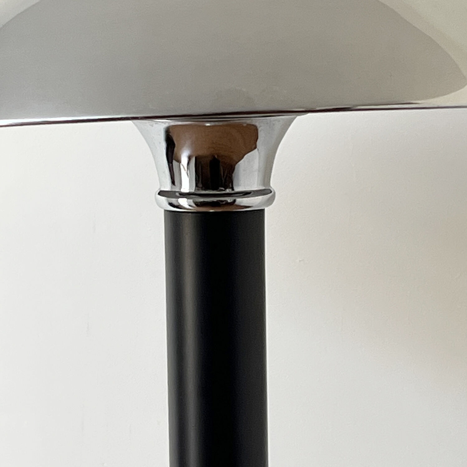 Mushroom liner floor lamp