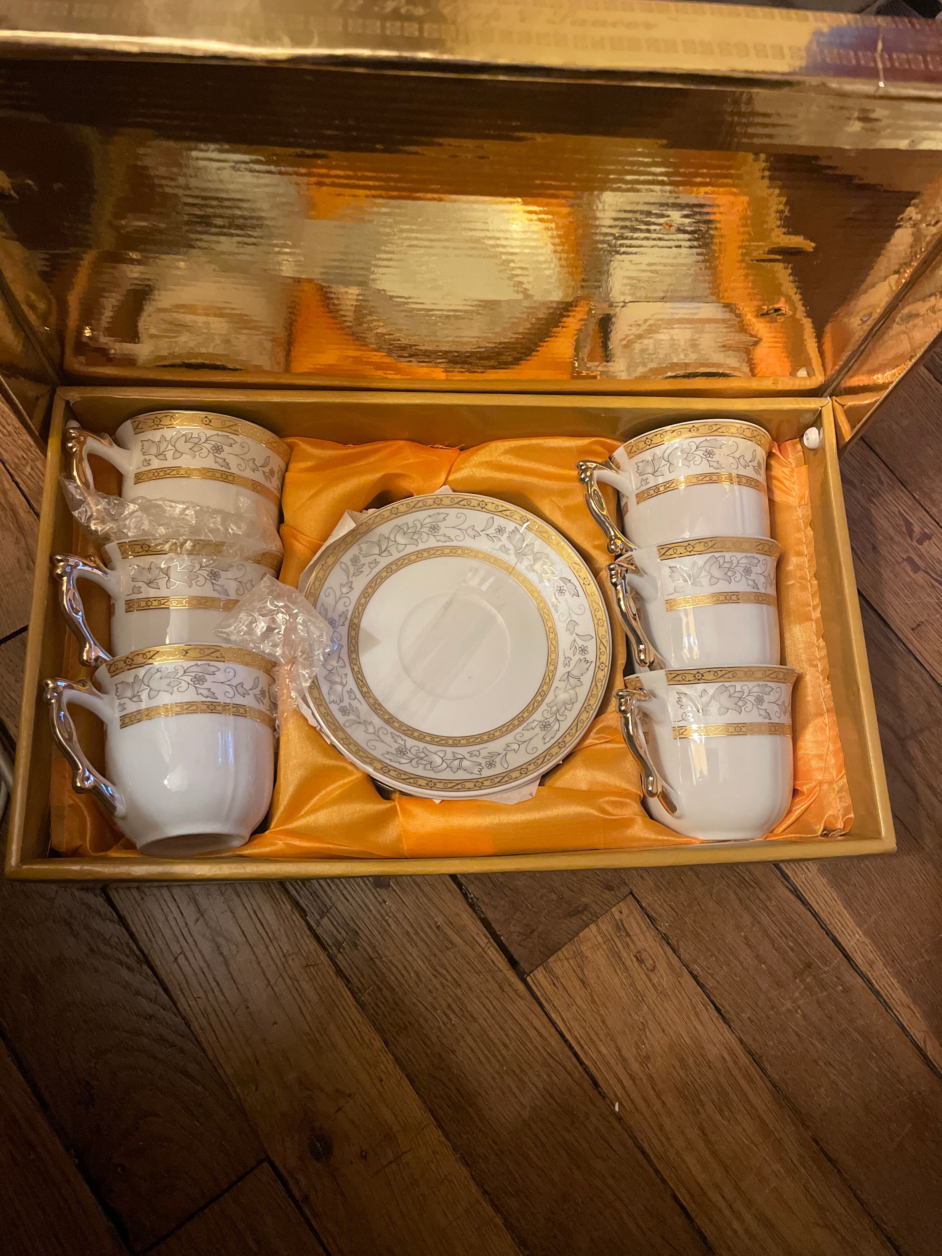 6 cups and saucers porcelain Bacary